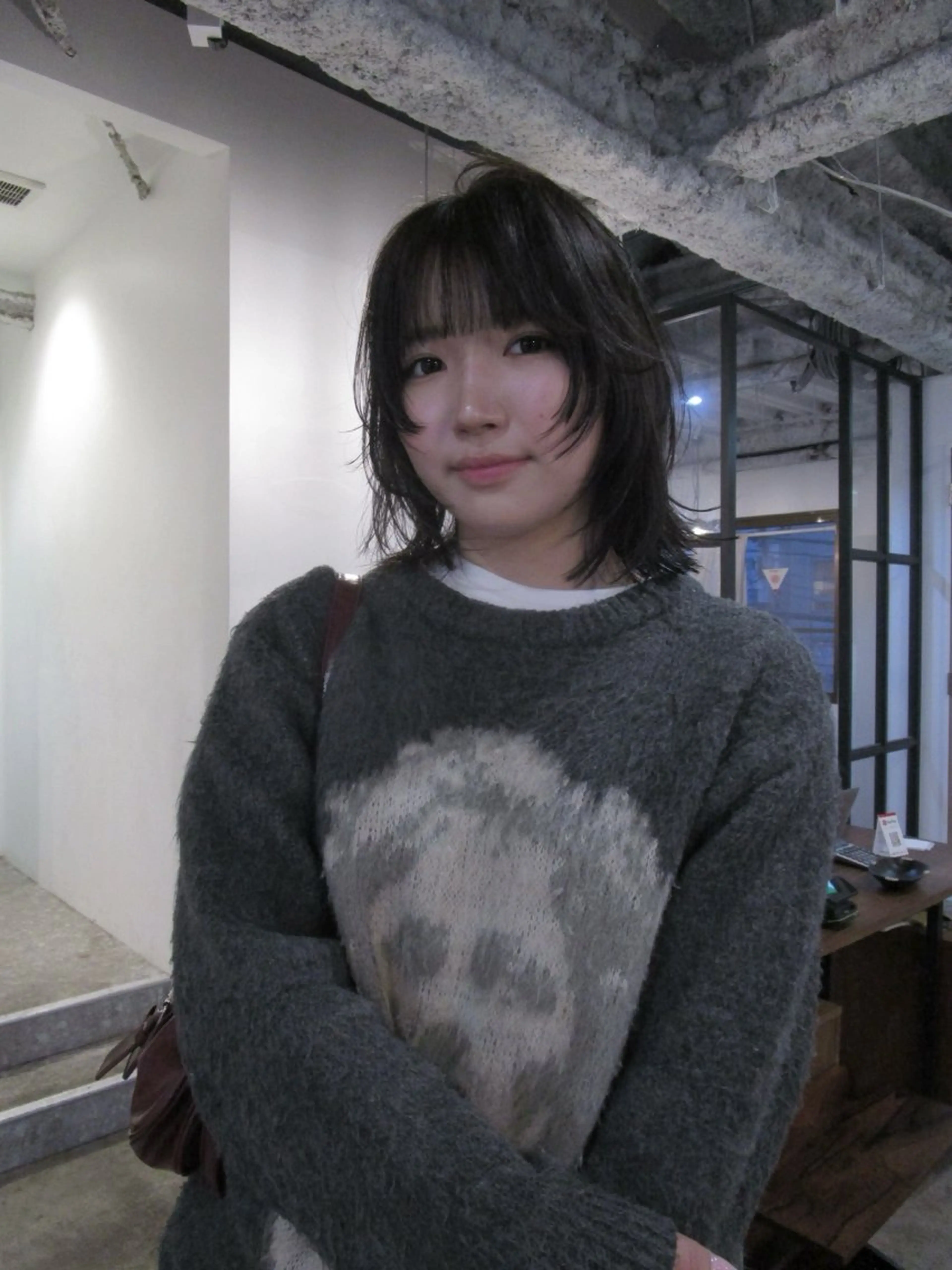 ミディアム カラー 黒髪 ブルーカラー ブルーブラック 顔まわりレイヤー 顔周りカット カット ヘアカラー yu maのヘアスタイル