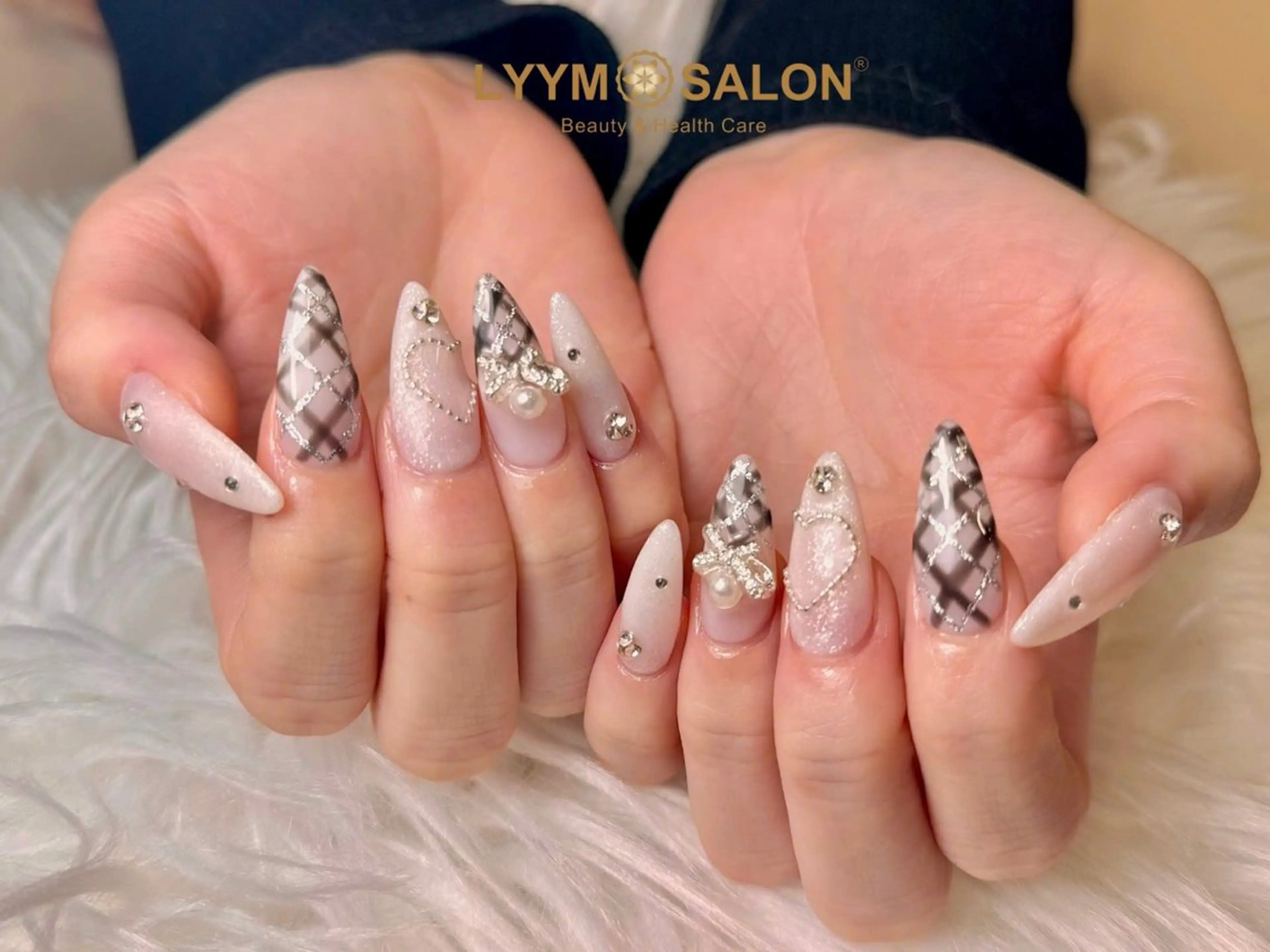 ネイル アートネイル ハート 韓国ネイル ラメ(グリッター) ニュアンスネイル ハンドネイル LYYM Salonのネイルデザイン