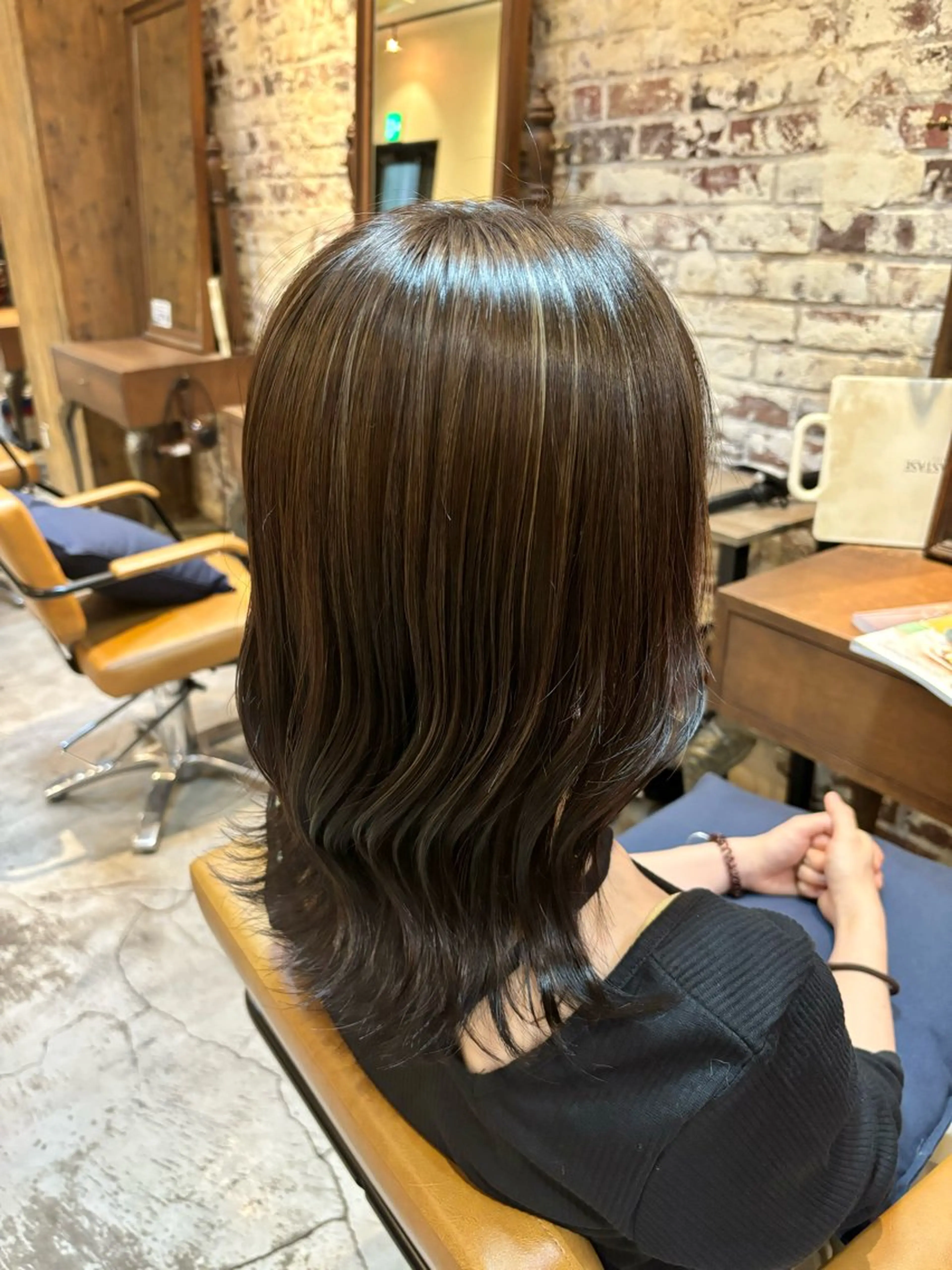 セミロング カラー ハイライトカラー ハイライト ヘアカラー トリートメント 七井 香奈 (なないかな)のヘアスタイル