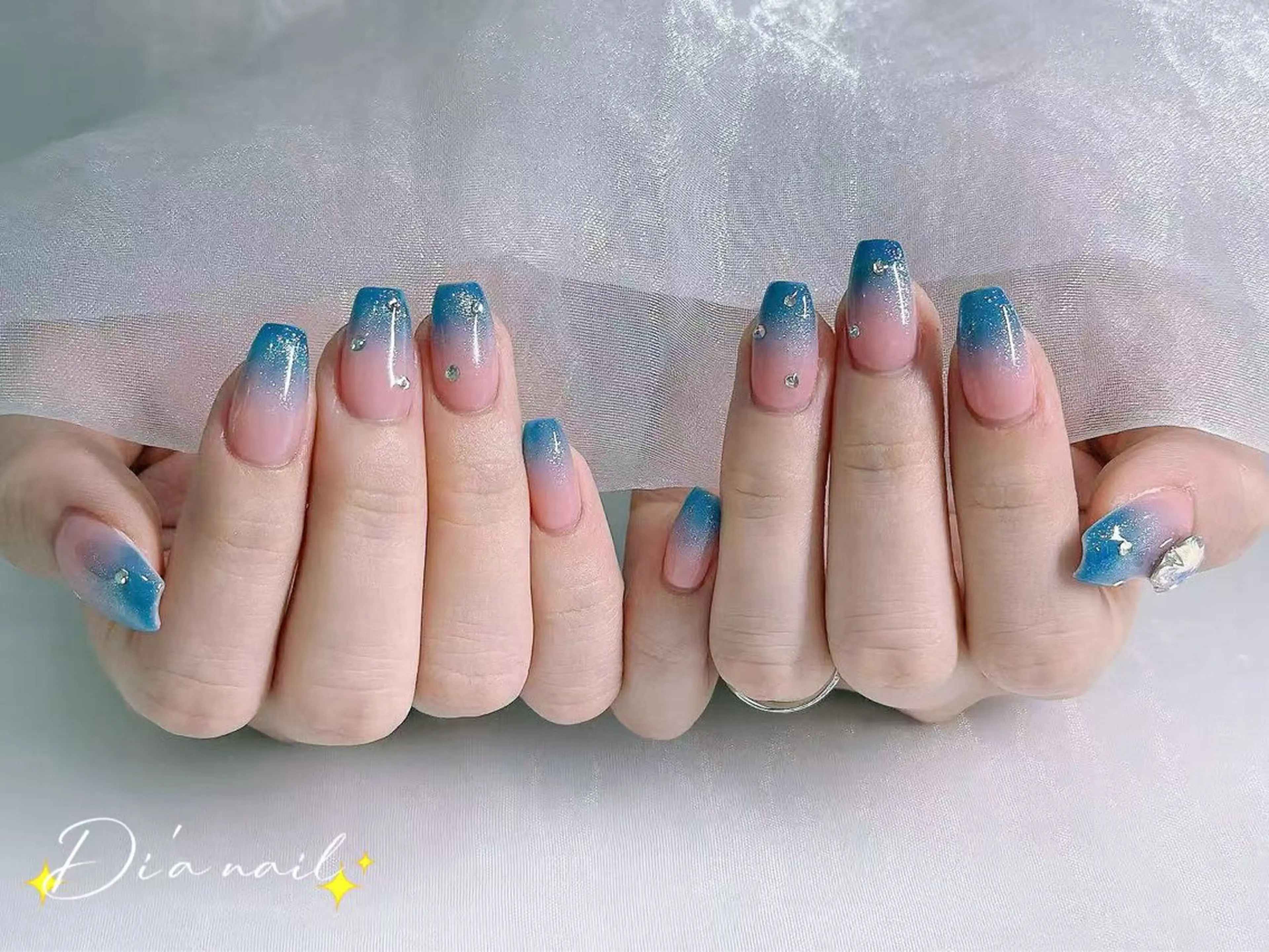 ネイル チークネイル ジェルネイル グラデーション マグネットネイル ニュアンスネイル Di'a nail ネイルサロンのネイルデザイン