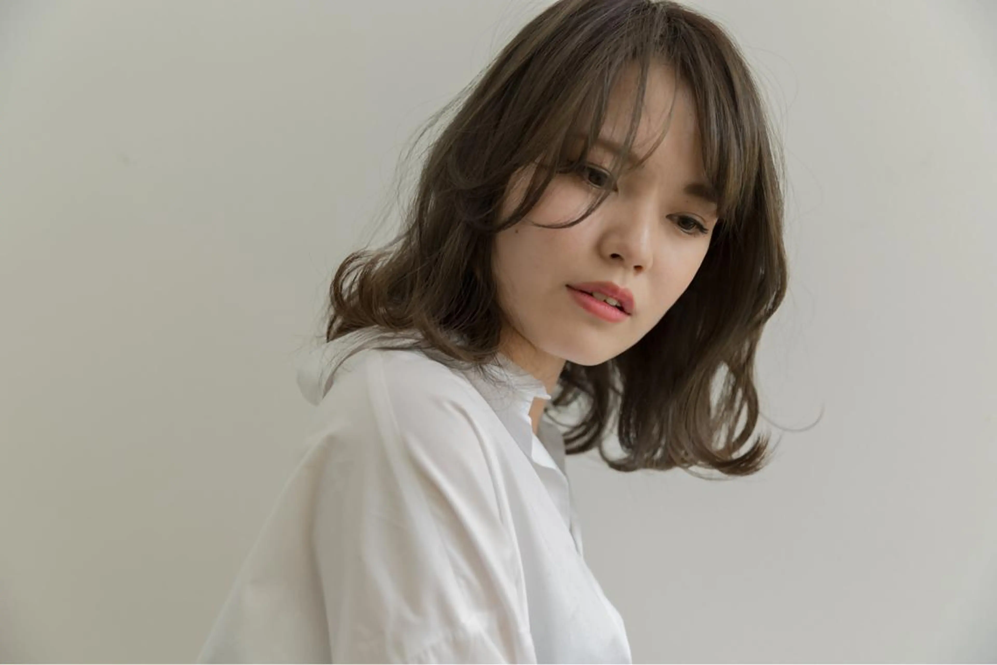 ミディアム ツジガキ ユウスケのヘアスタイル