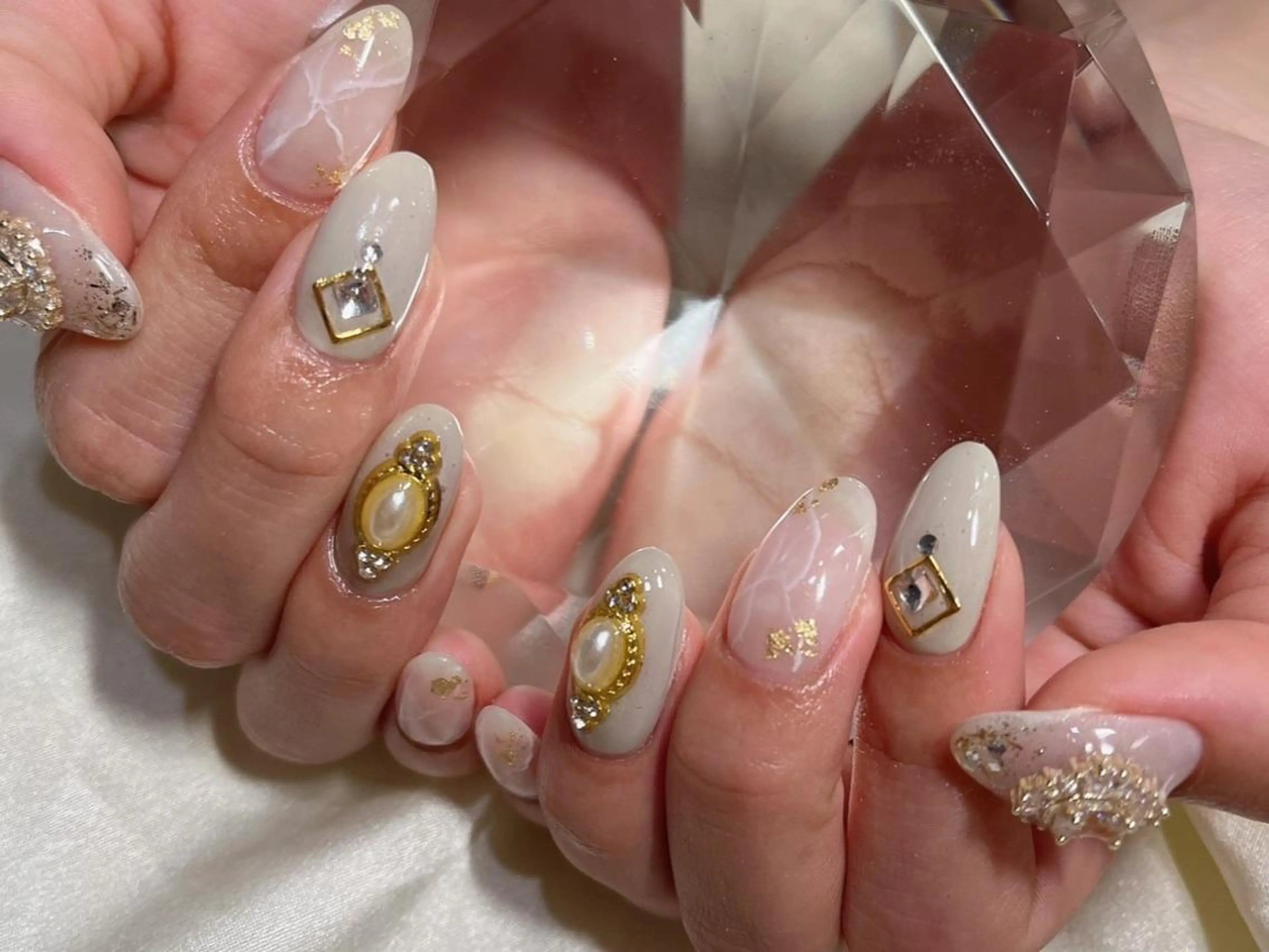 ネイル マツエク・マツパ アイブロウ 韓国風マツエク パリジェンヌラッシュリフト まつげパーマ ワンホンマツエク 長さ出し ハンドネイル Nail&eye Belire 新宿のネイルデザイン