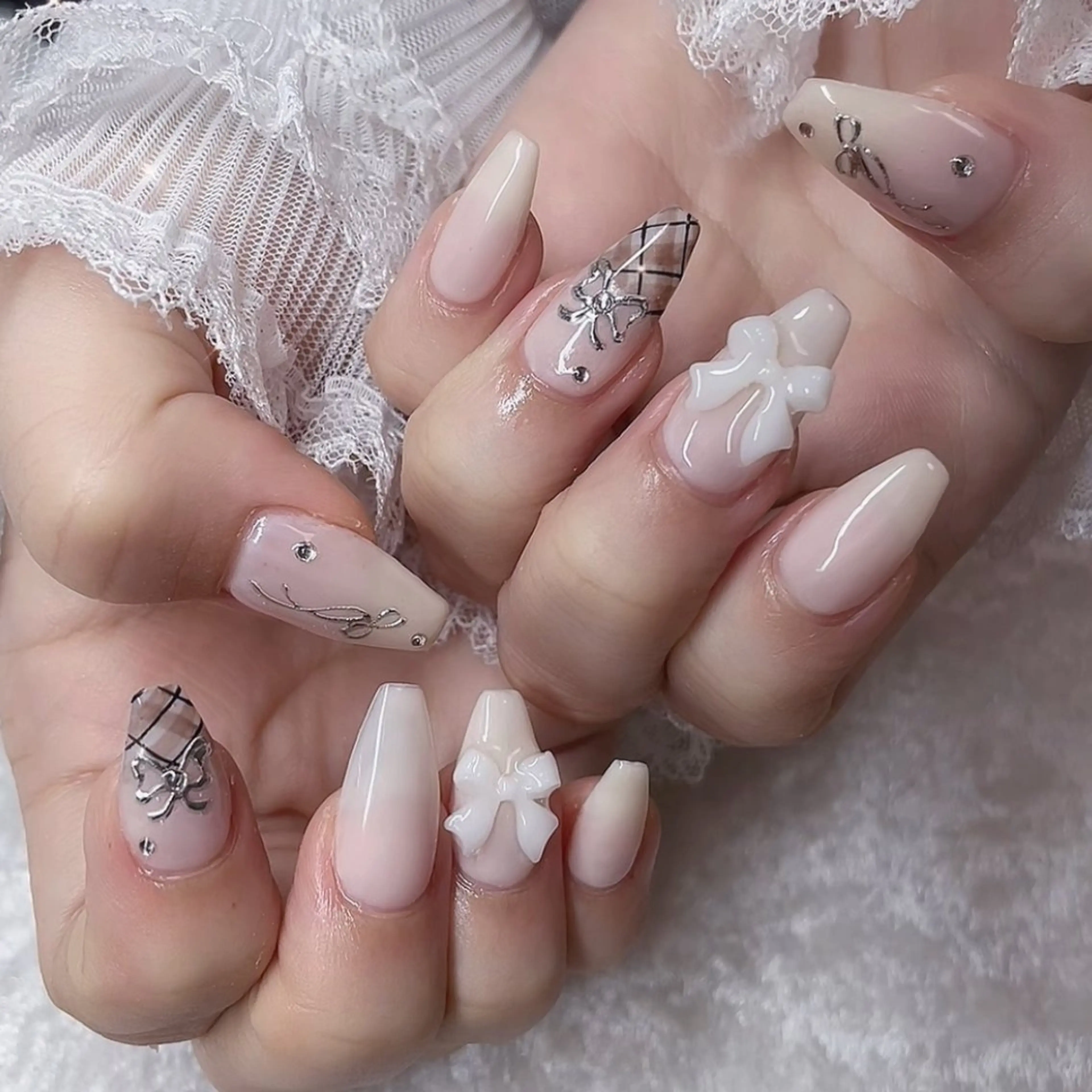 ネイル ハンドネイル MINAMI໒꒱ Y2K、韓国ガーリーのネイルデザイン