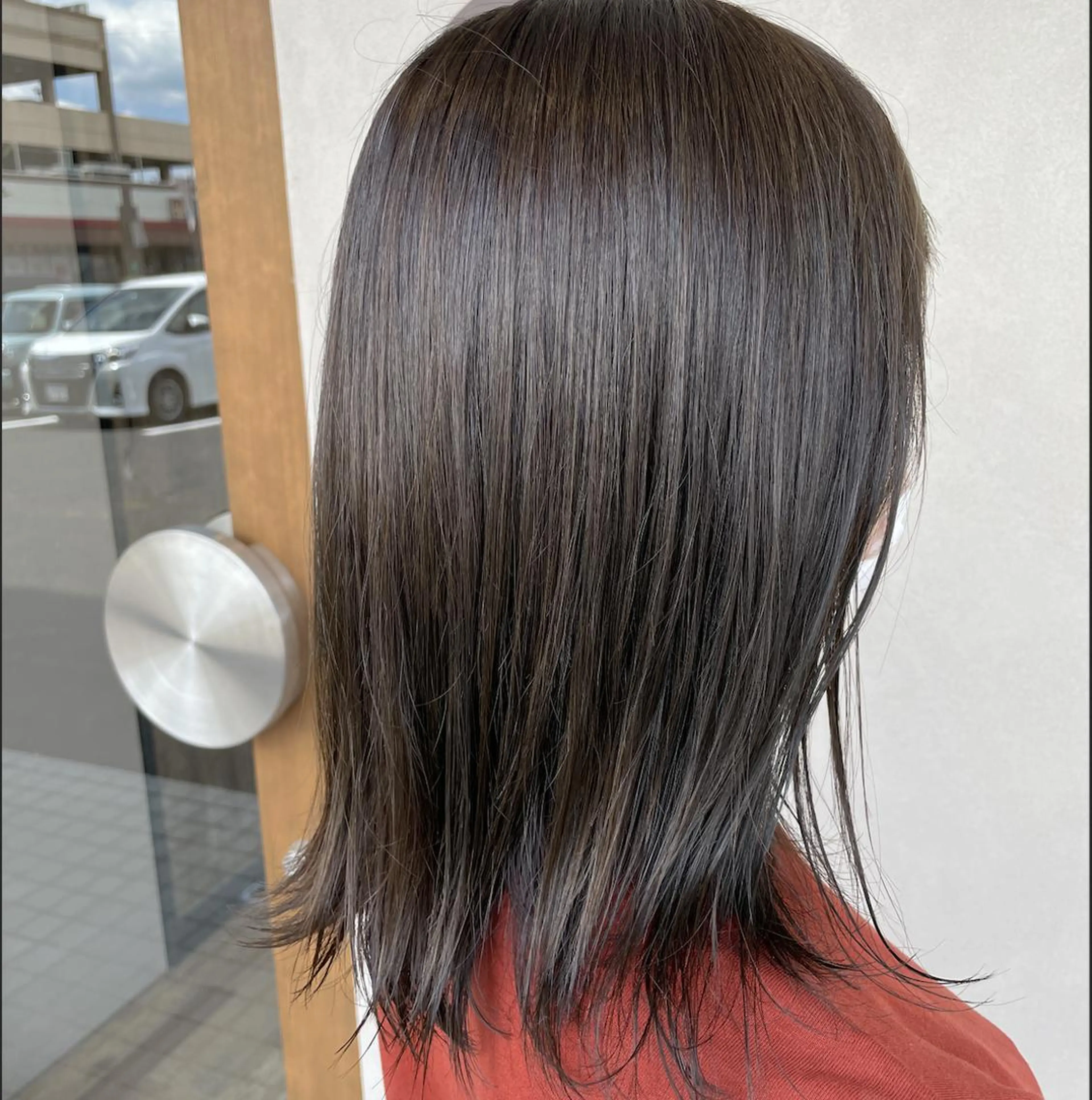 ミディアム ボブ 外ハネヘア カット ヘアカラー トリートメント 渡邉 瑞生のヘアスタイル