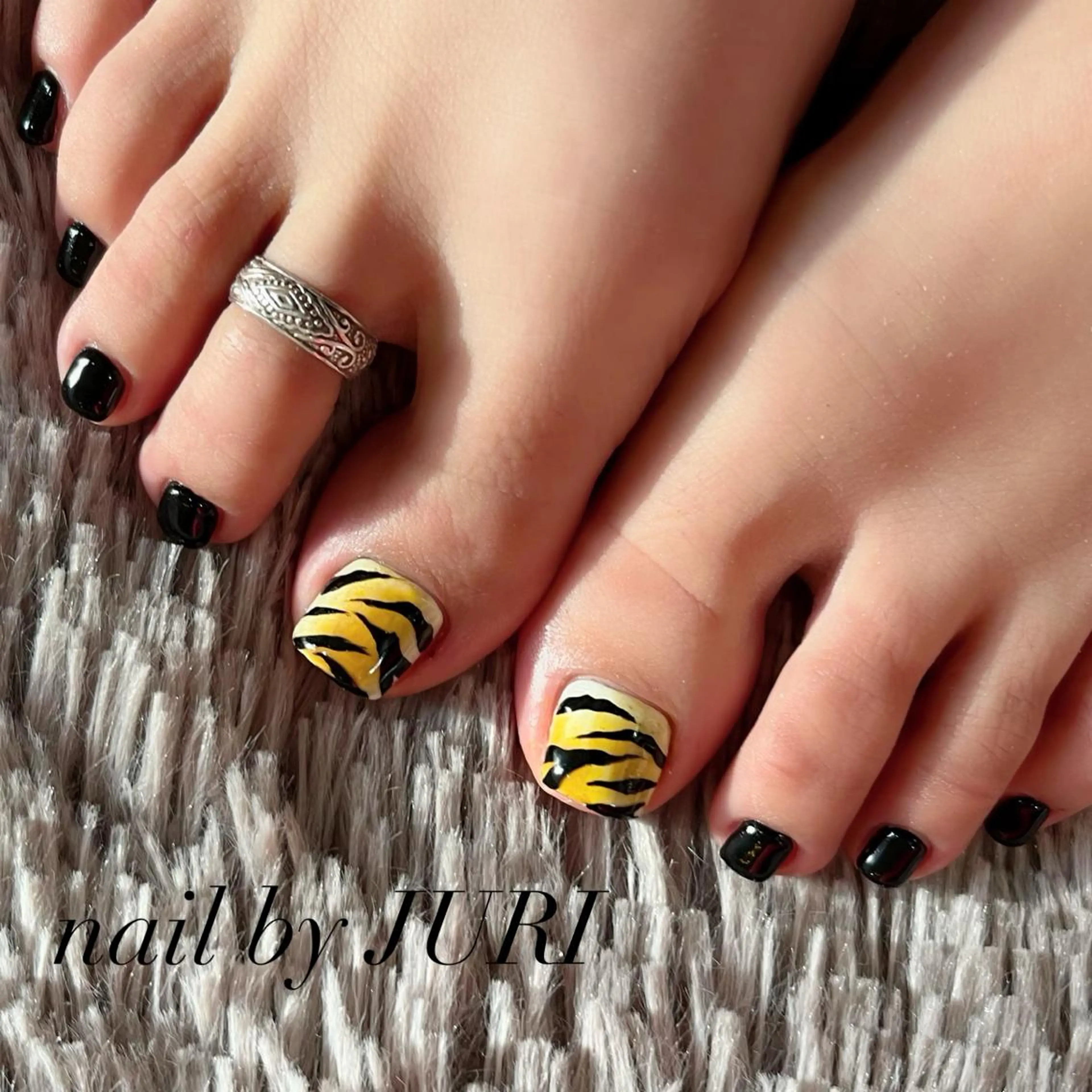 ネイル フットネイル フレンチネイル ジェルネイル ラメ(グリッター) ラメグラデーション 𝐍𝐄𝐎 𝐉𝐔𝐑𝐈のネイルデザイン