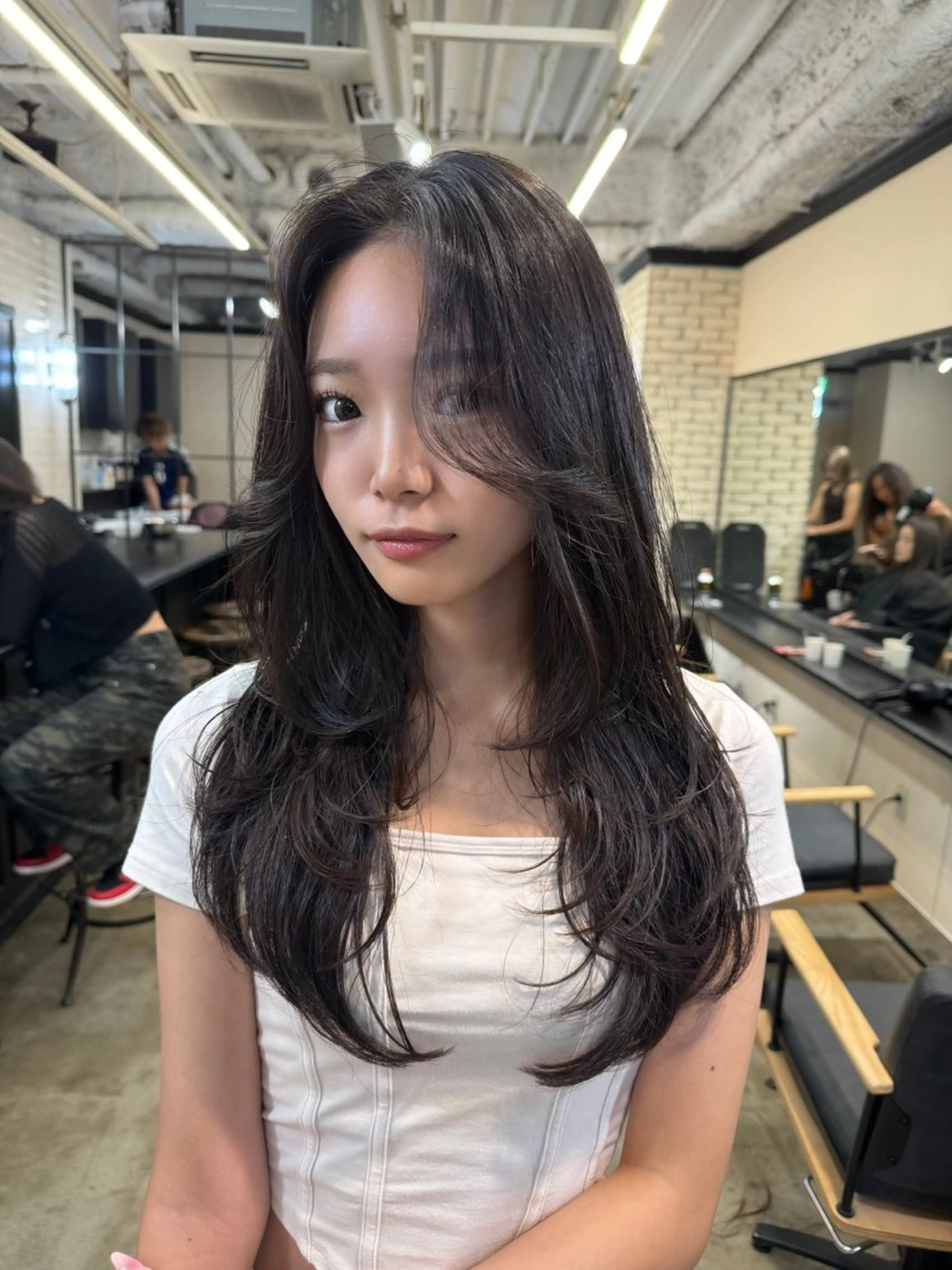 ロング カラー ハイライトカラー くびれヘア 外国人風カラー ハイライト レイヤーカット カット ヘアカラー トリートメント 🌟小顔レイヤー× 赤み消し透明感カラーのヘアスタイル