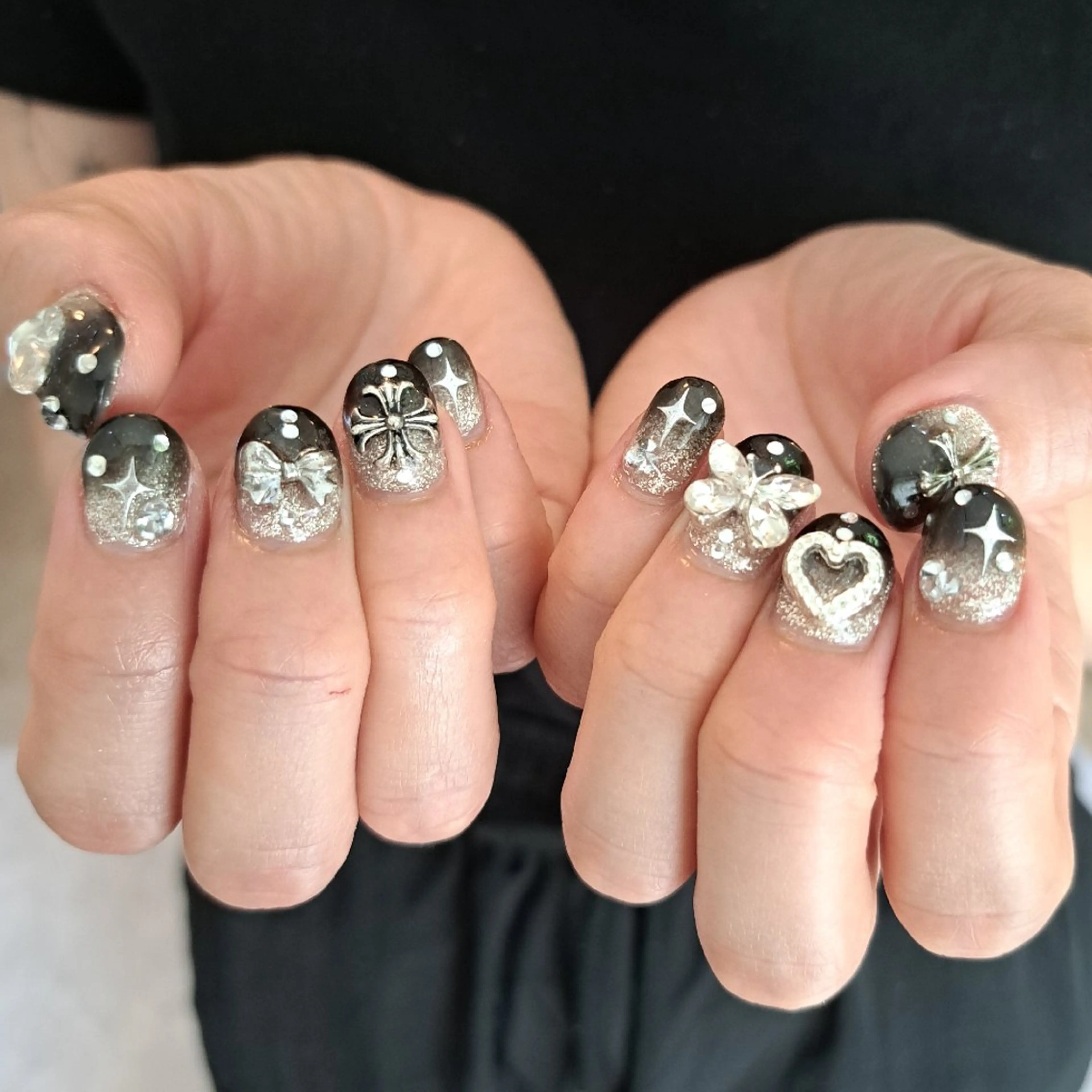 ネイル アートネイル ジェルネイル グラデーション キラキラネイル 持ち込み Nail mood デザイン持ち込みokのネイルデザイン