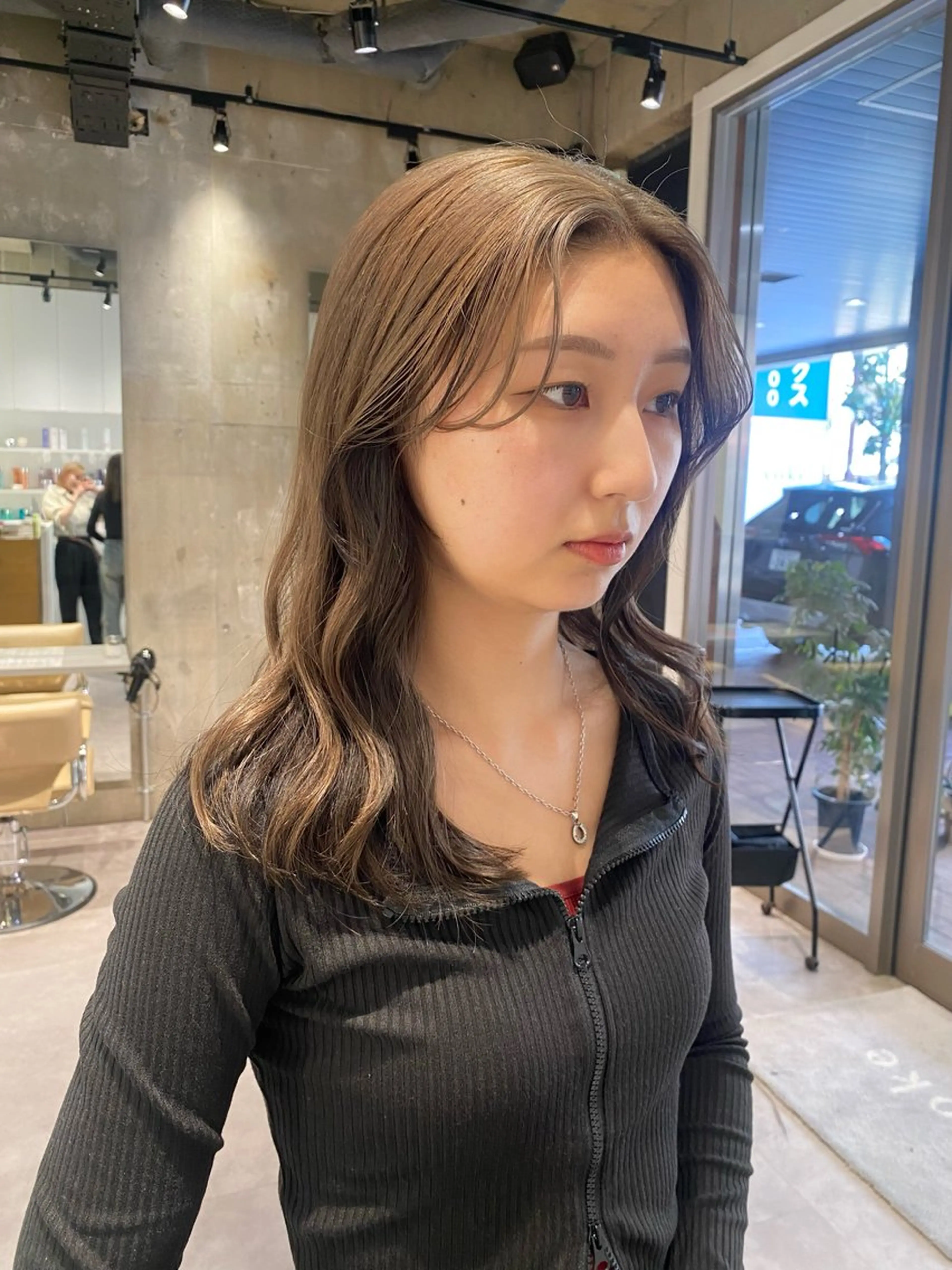 ロング カラー カット ヘアカラー mina🪐立川駅/ 無料ショートカットのヘアスタイル