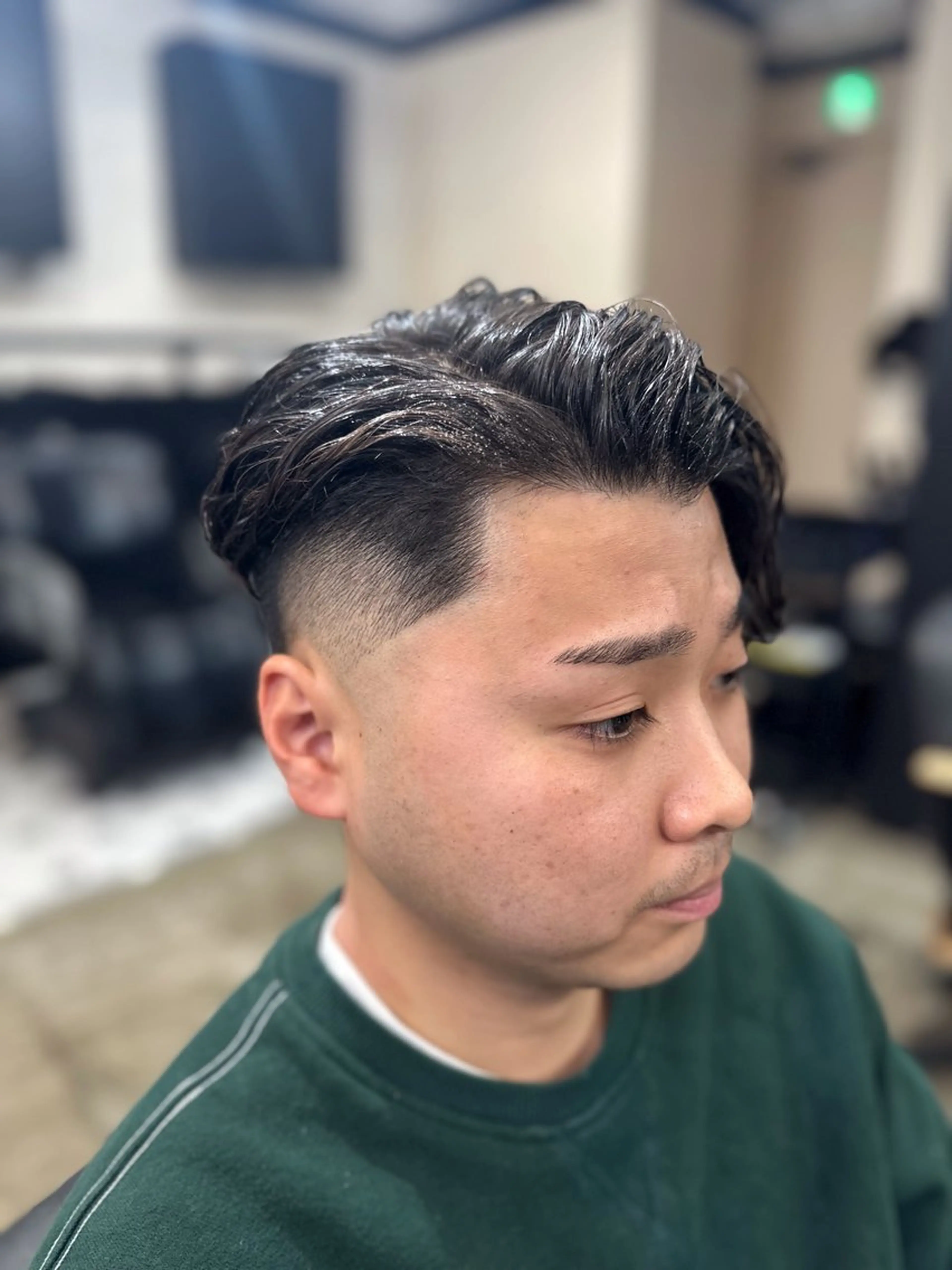 ミディアム メンズ ミディアムパーマ フェードカット メンズパーマ lana hair 新宿/髪質改善のヘアスタイル