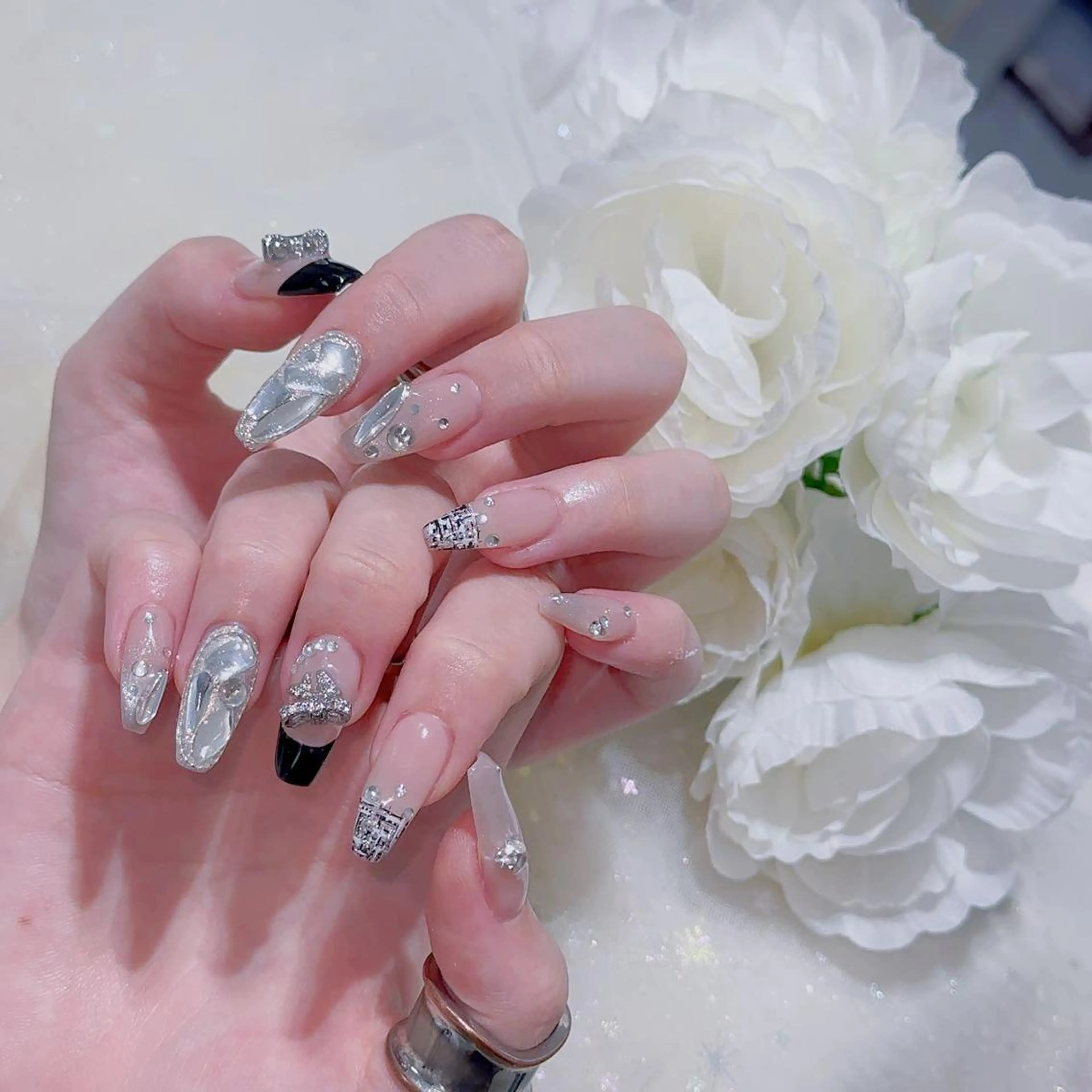 ネイル アートネイル 長さ出し ネイルチップ Queens マオのネイルデザイン