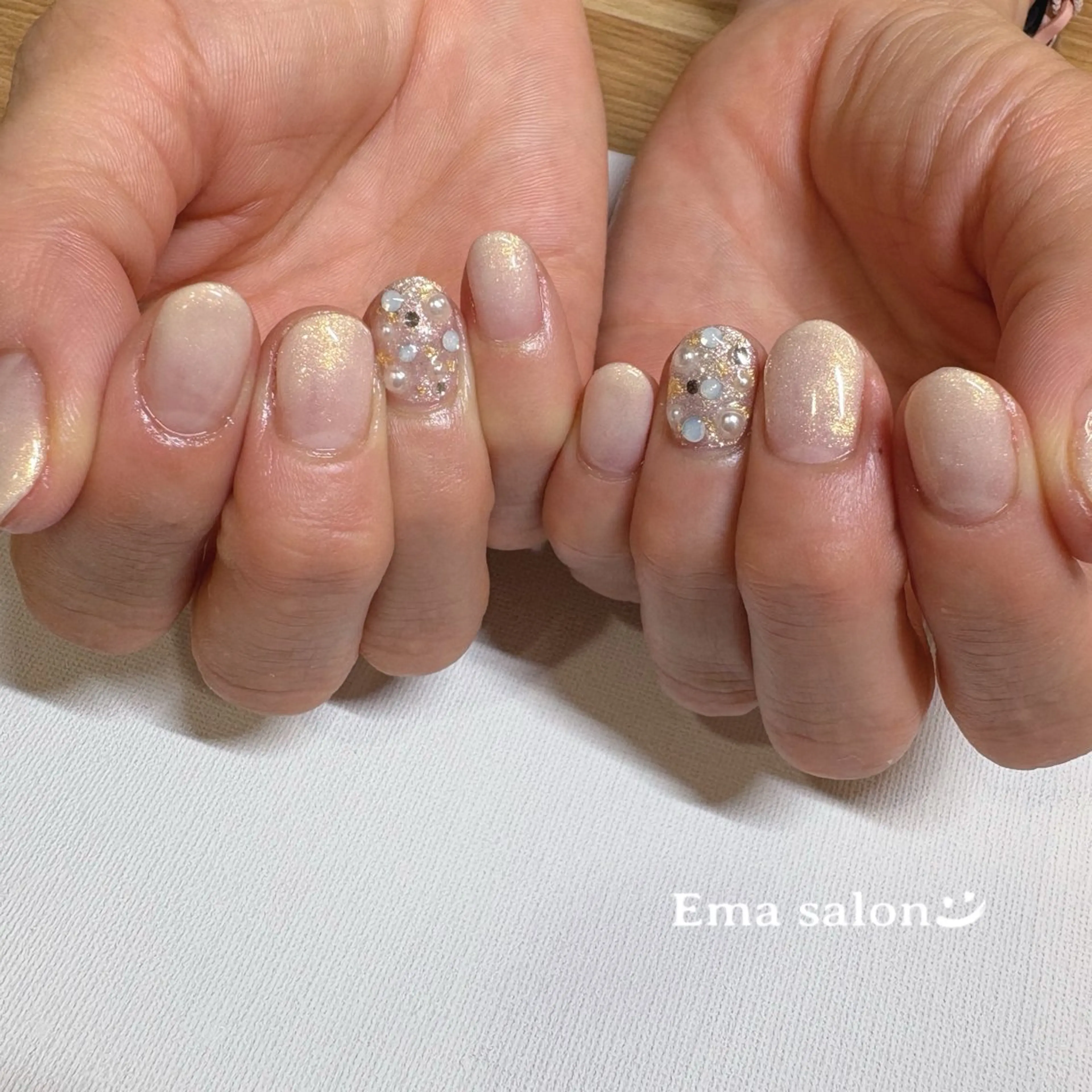 ネイル キラキラネイル ストーンネイル ハンドネイル Ema salon satomiのネイルデザイン