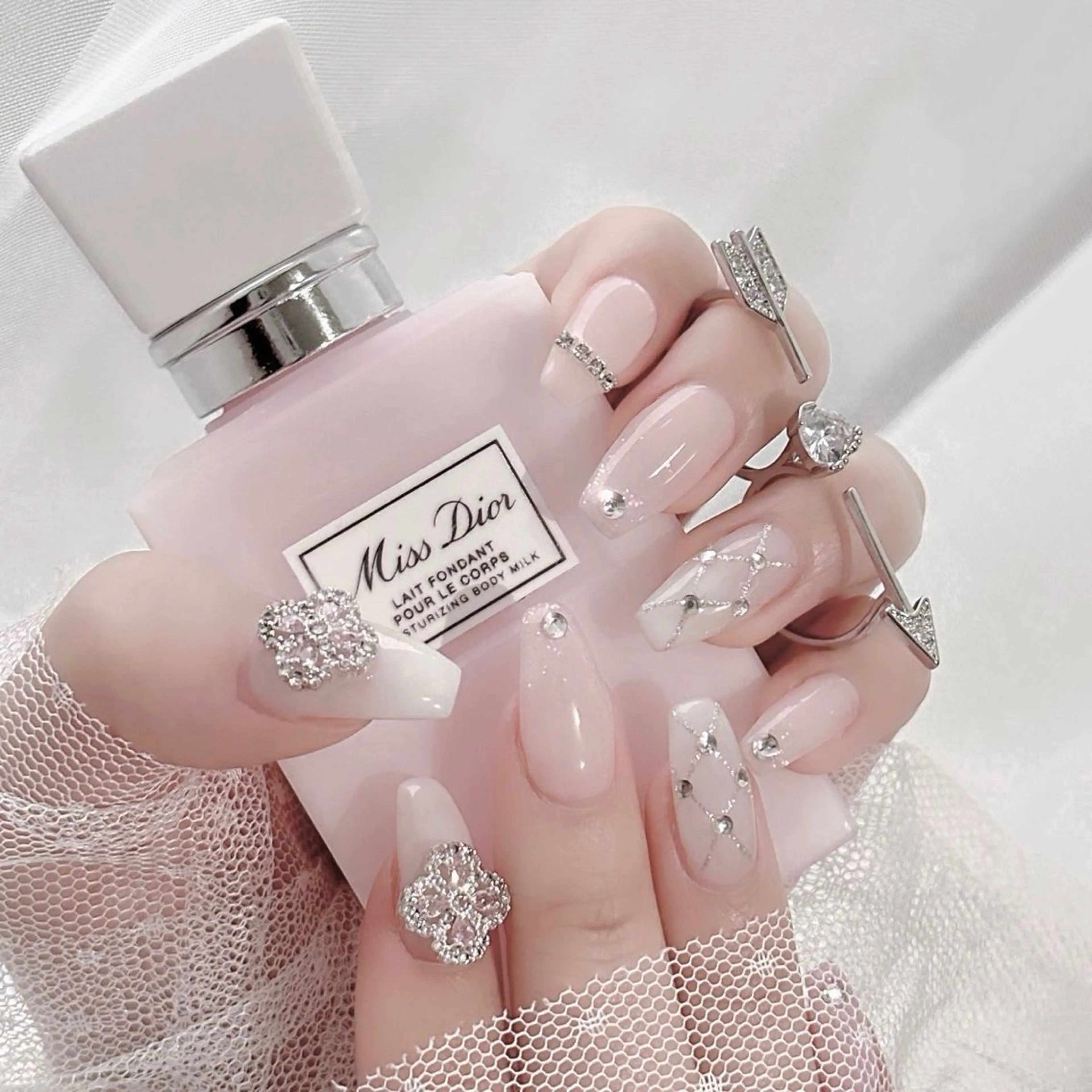 ネイル ハンドネイル Lee Nailsのネイルデザイン