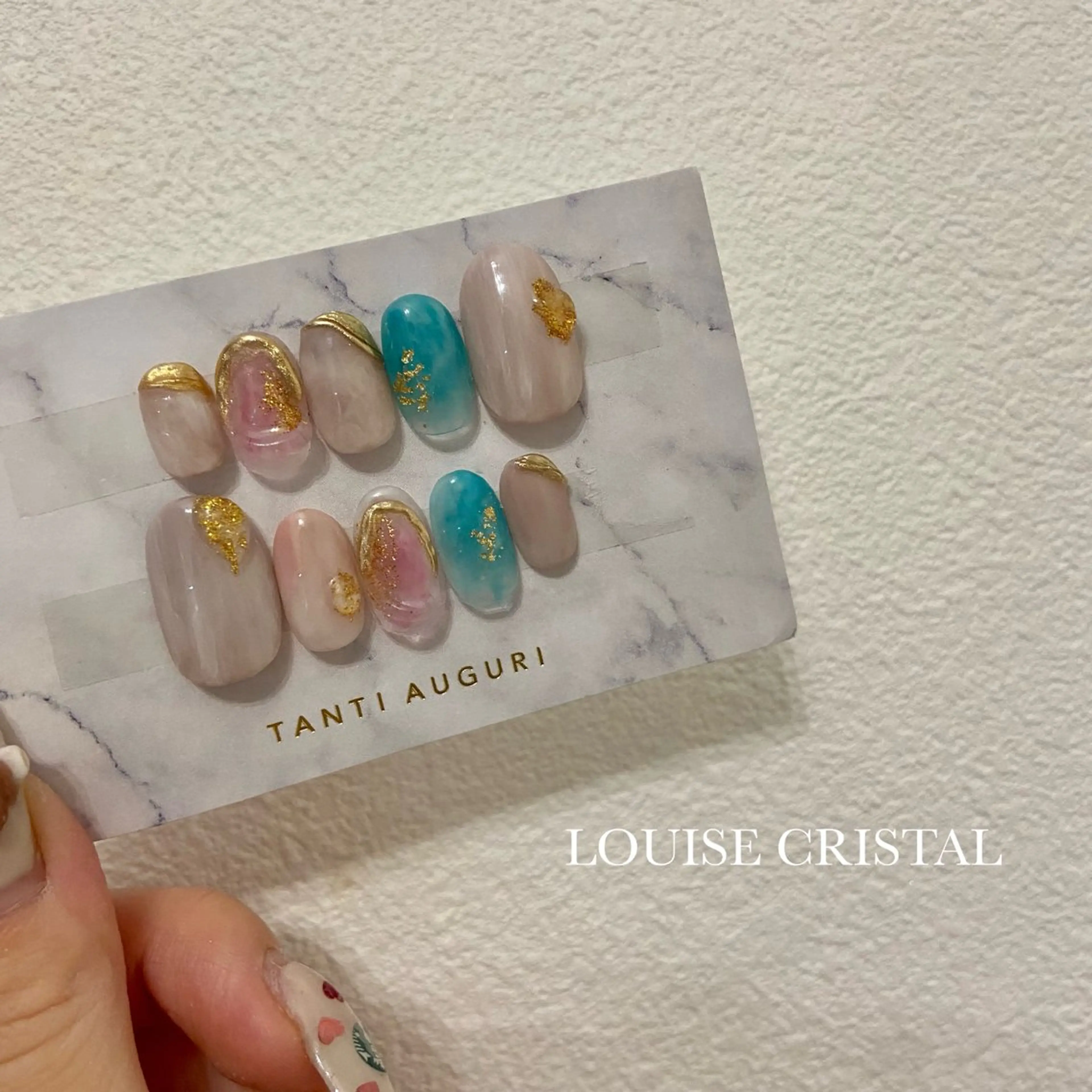 ネイル ミラーネイル ニュアンスネイル ハンドネイル LOUISE CRYSTALのネイルデザイン