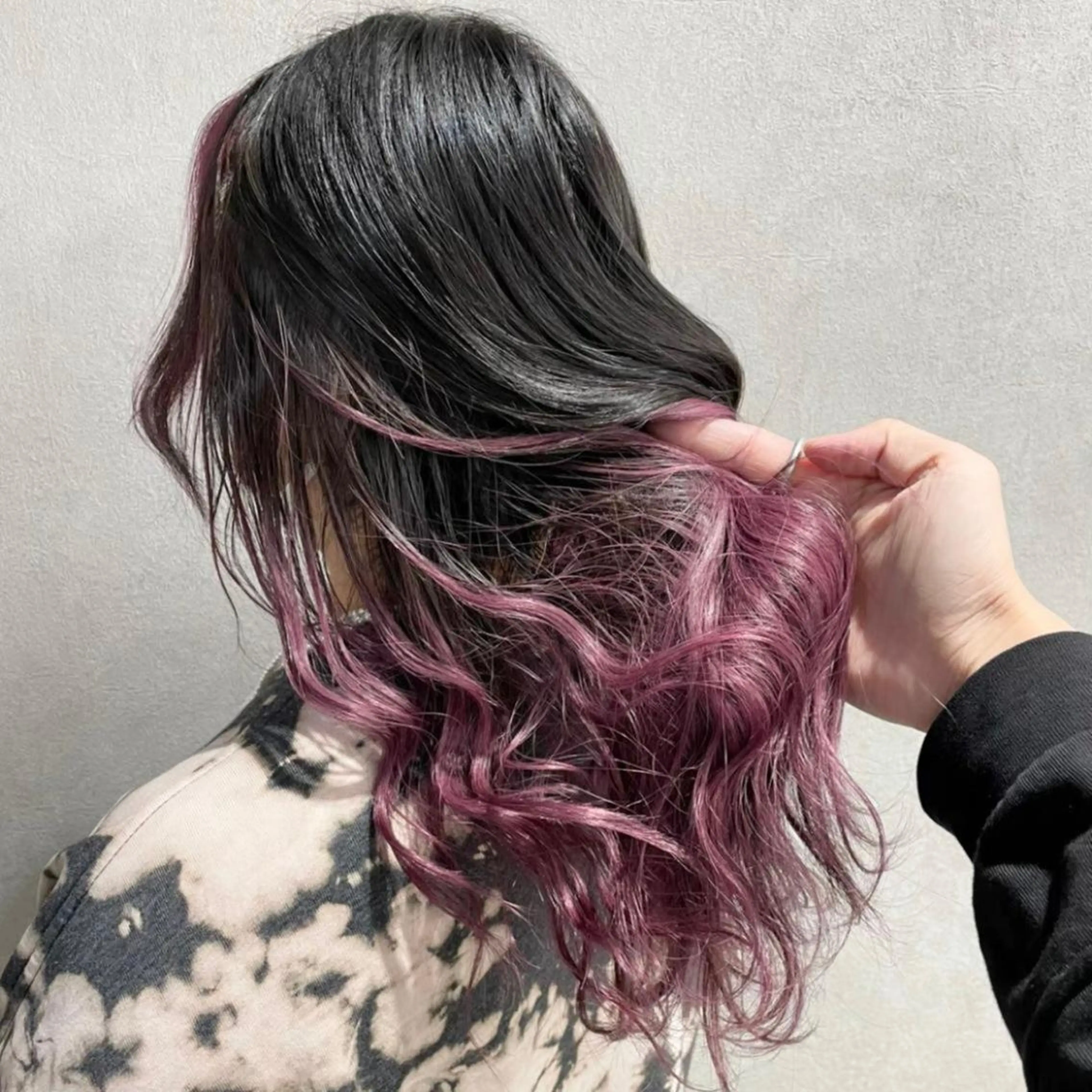 ロング カラー パーマ ヘアアレンジ メンズ キッズ ネイル マツエク・マツパ アイブロウ パープルカラー パープル mona/ ストレートスタイル✨のヘアスタイル