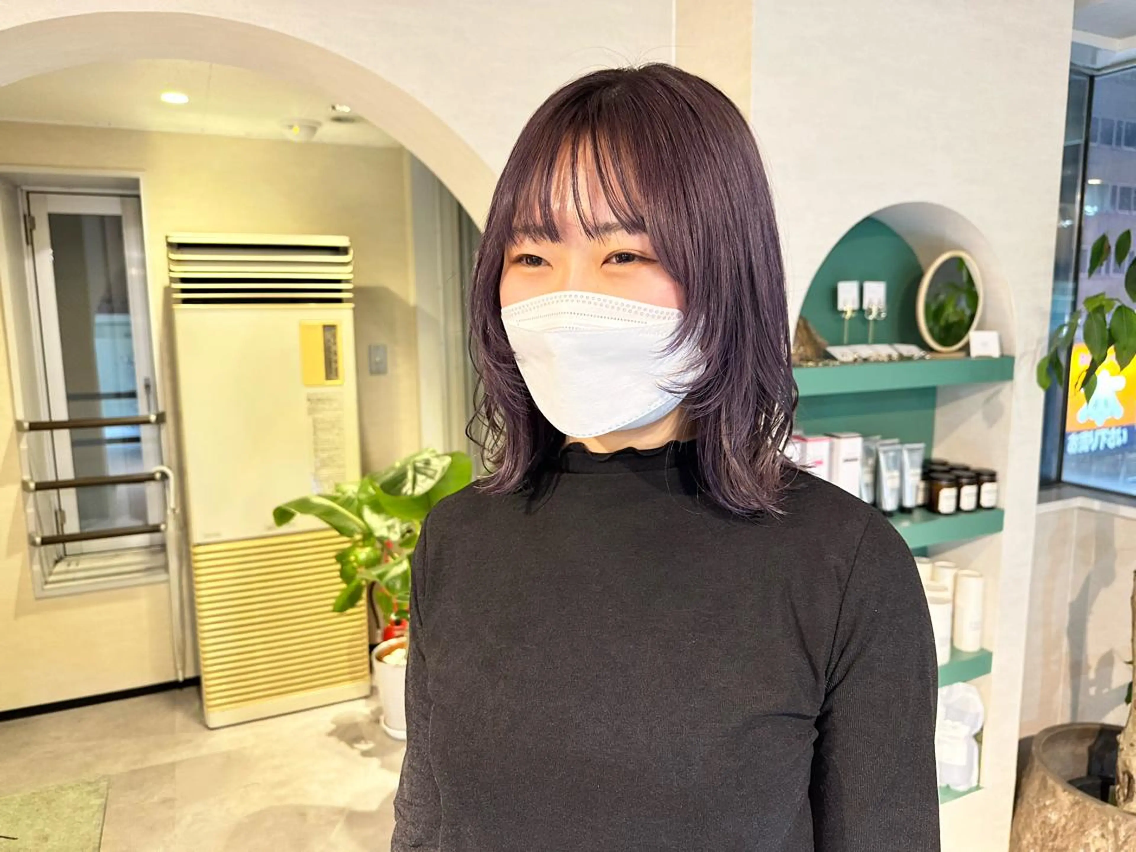 セミロング カラー ブリーチ ラベンダーカラー パープルカラー 顔周りカット ウルフカット カット ヘアカラー トリートメント 【Uneユヌ】菊地 春那のヘアスタイル