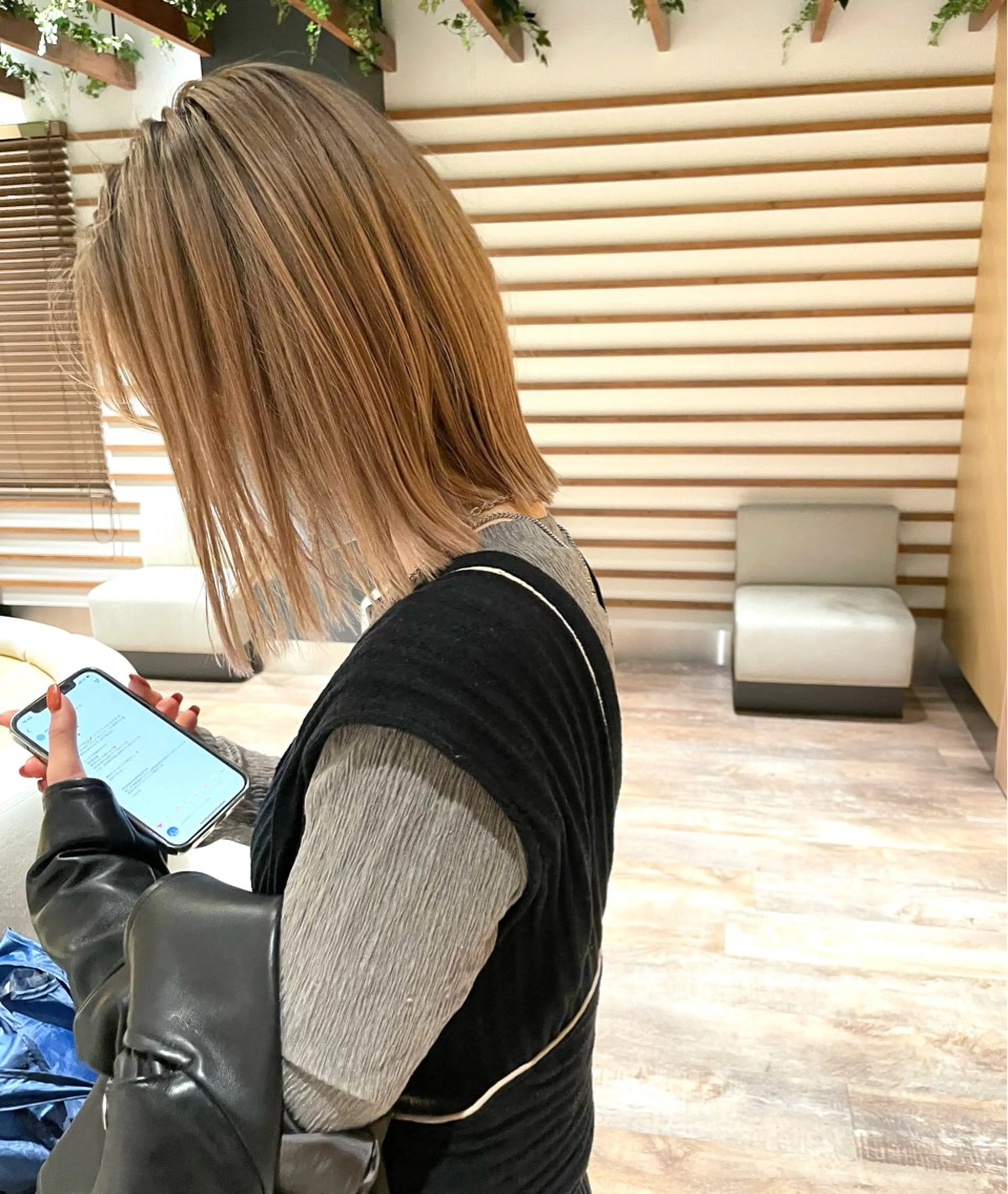 ショート カラー ベージュカラー ブリーチ ボブ カット ヘアカラー トリートメント Kamie 三宮のヘアスタイル