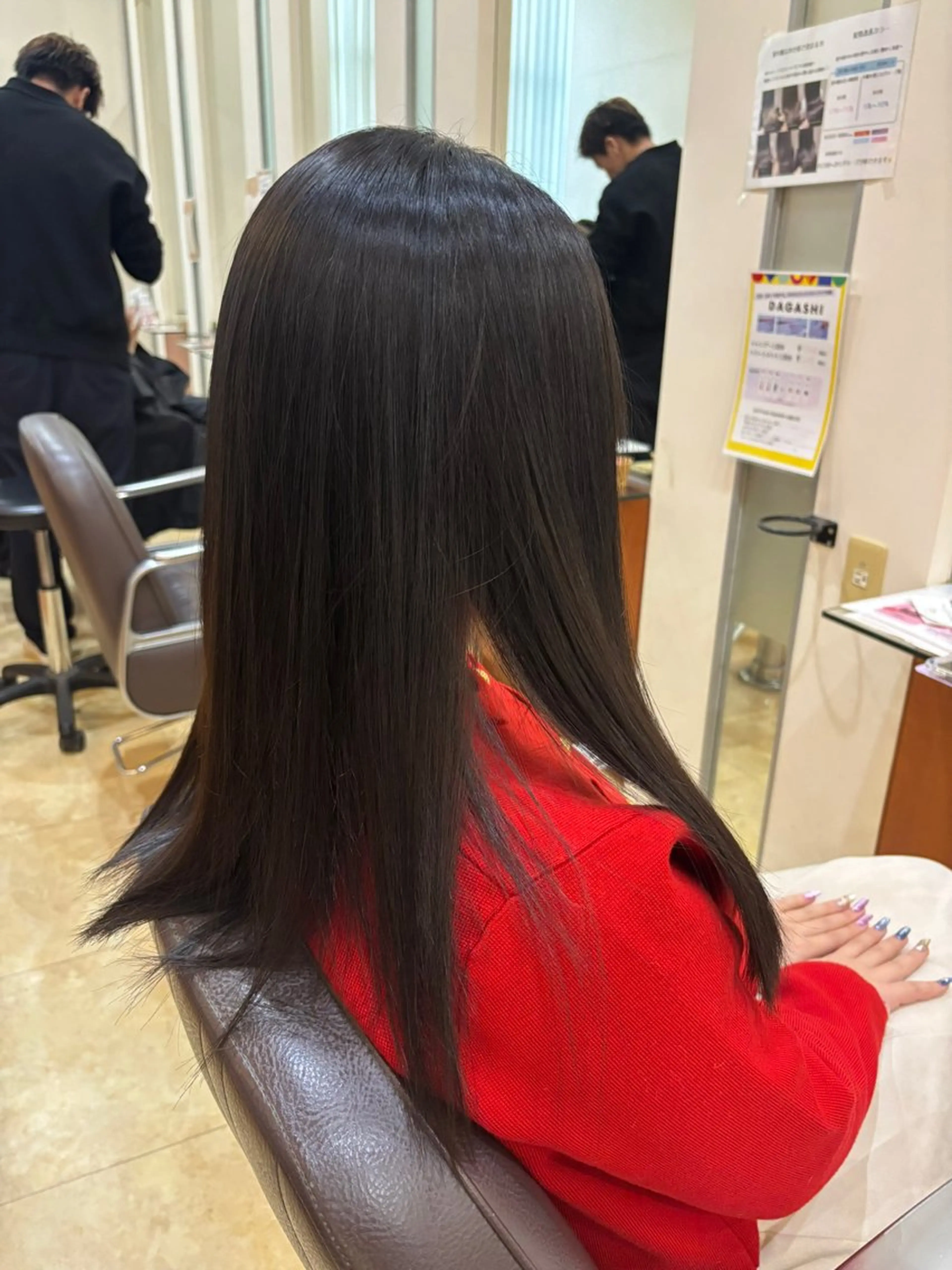 ロング ヘアカラー 尾崎 優花のヘアスタイル