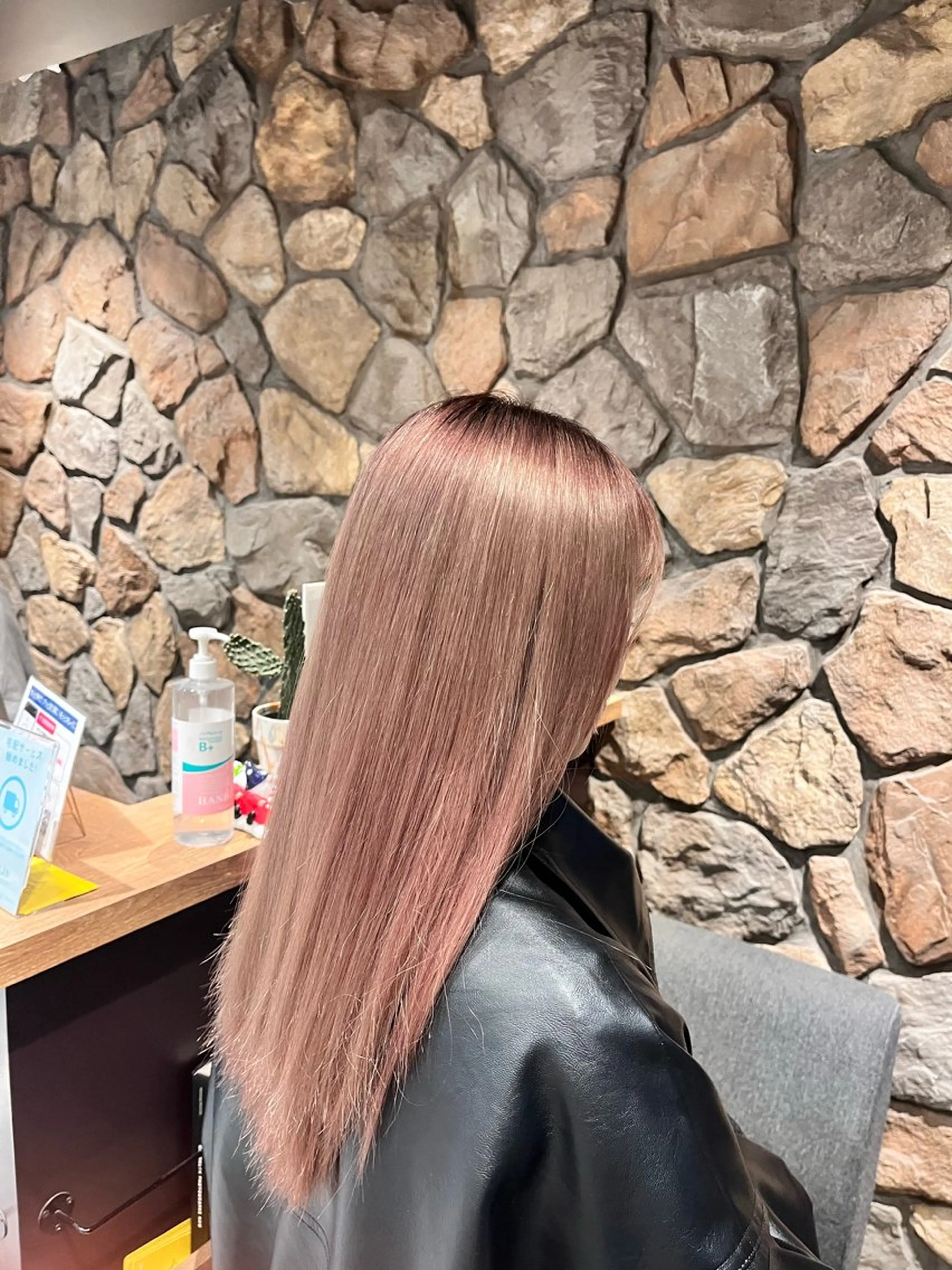 ロング まろやかなベージュ 小池春樹のヘアスタイル