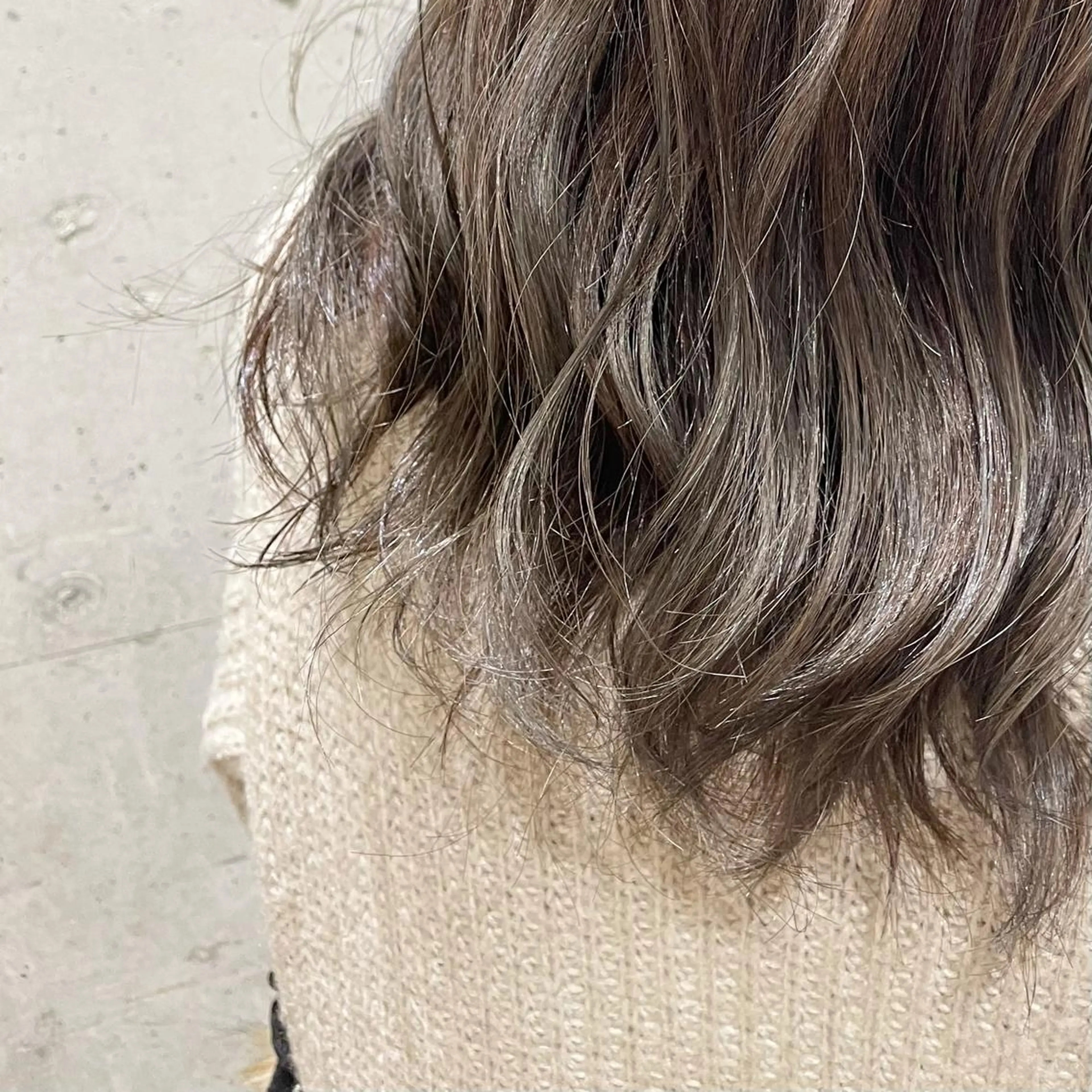 セミロング カラー ヘアアレンジ ベージュカラー 透明感カラー ハイライトカラー ハイライト ヘアカラー トリートメント 山本 愛永のヘアスタイル