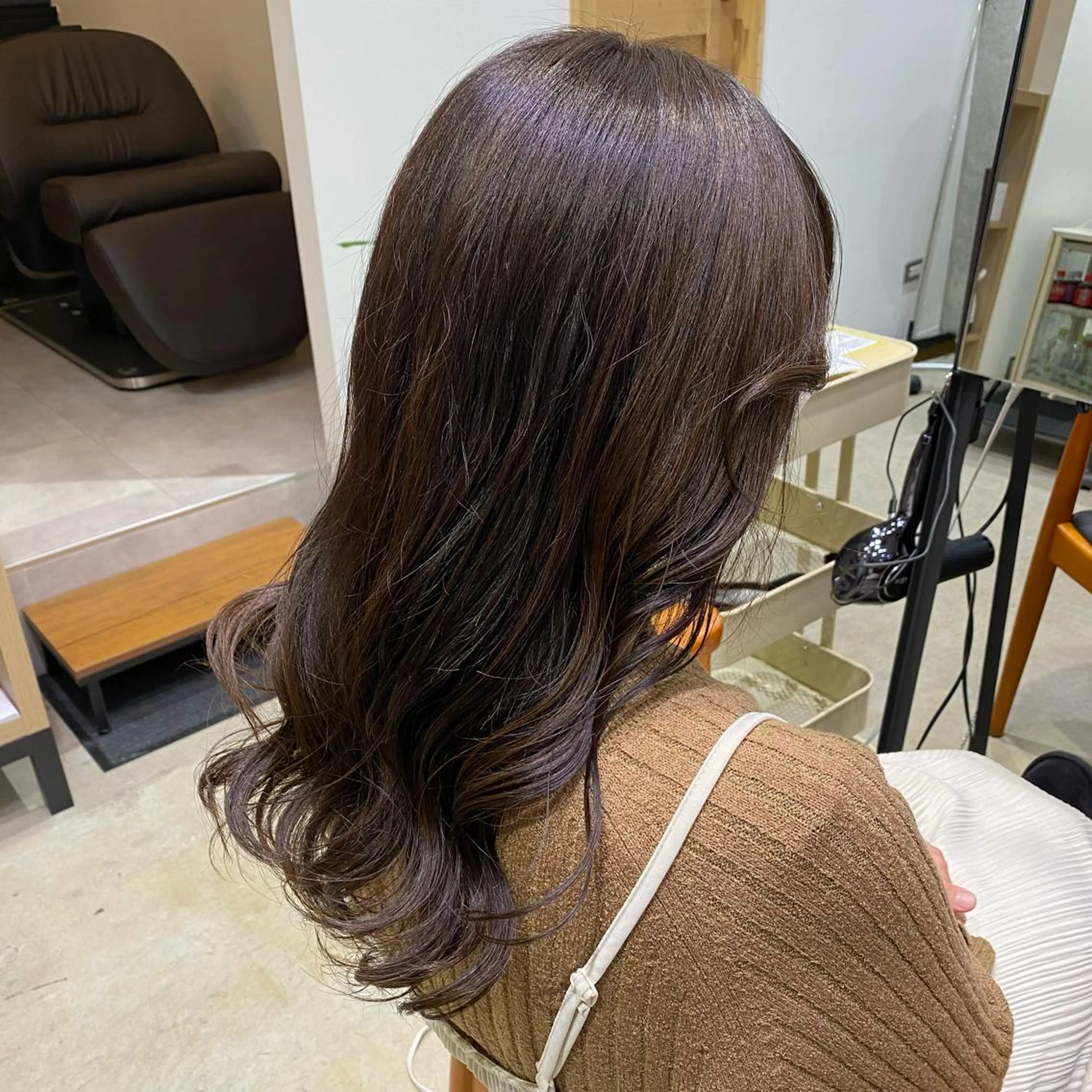 ロング fumi🪞血色感 アップ艶カラーのヘアスタイル