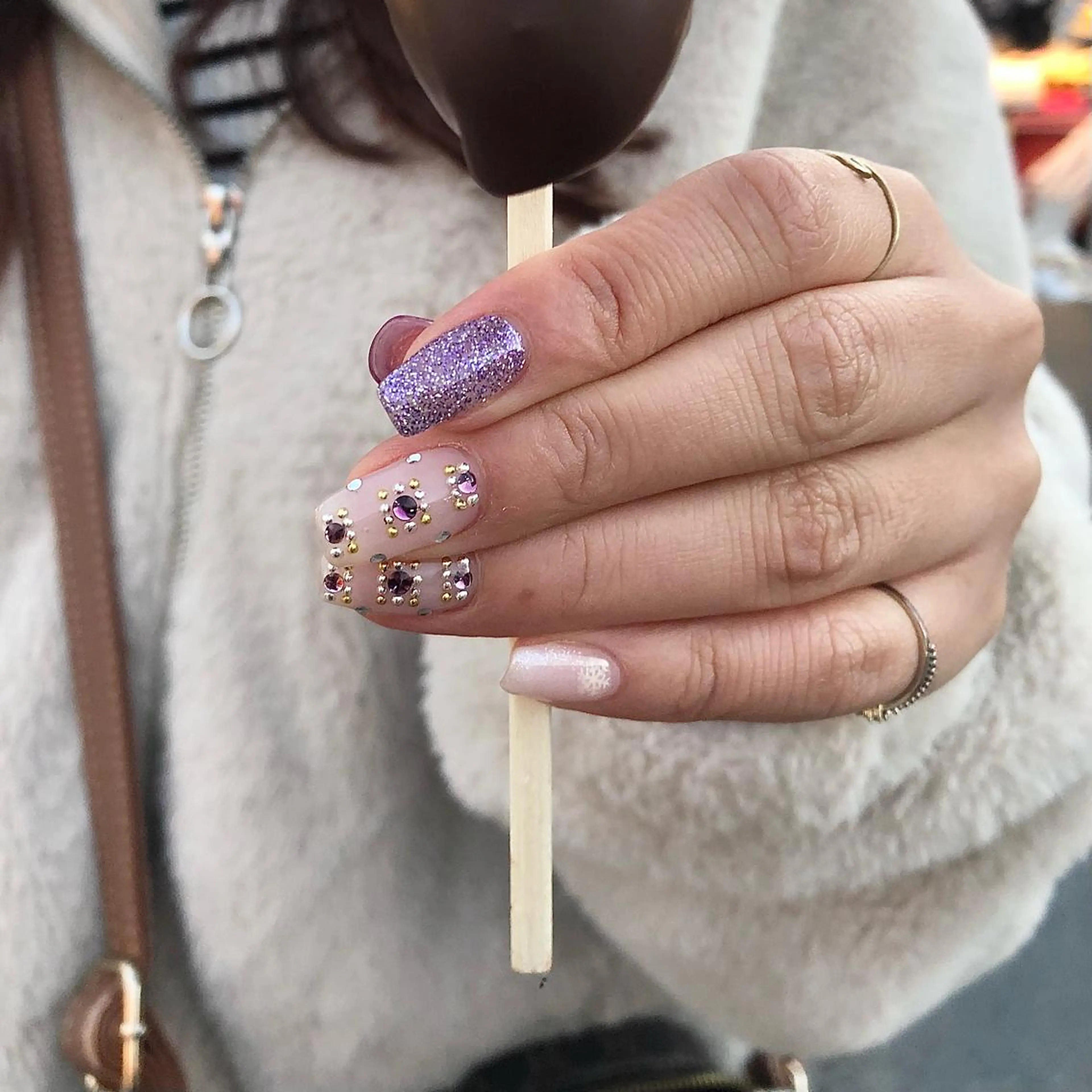 ネイル ストーンネイル ハンドネイル パラあり！フィルイン 美フォルムのネイルデザイン