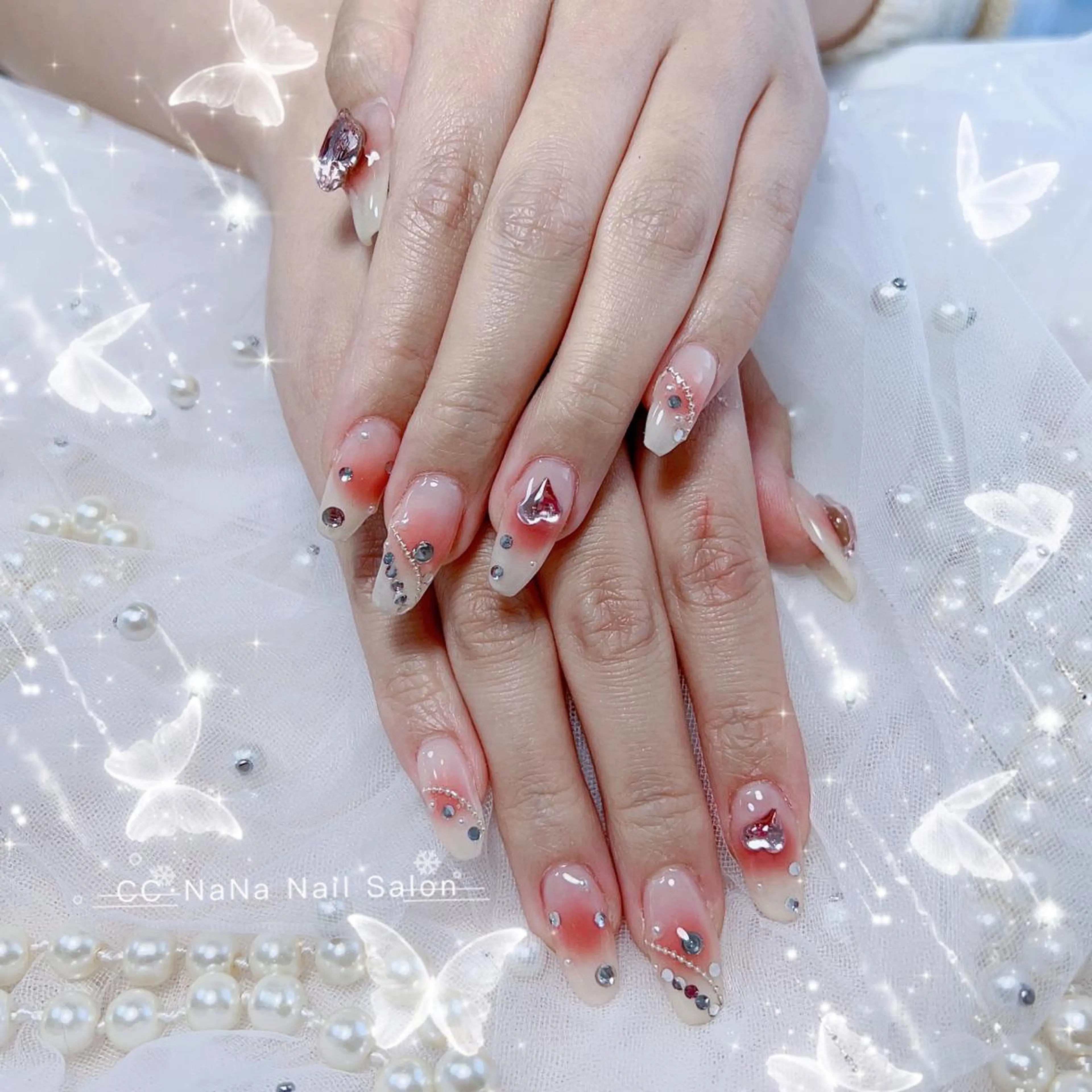 ネイル チークネイル フラッシュネイル ジェルネイル ハート キラキラネイル ハンドネイル 💎CC・NaNa 韓国風ネイル🌙Cのネイルデザイン