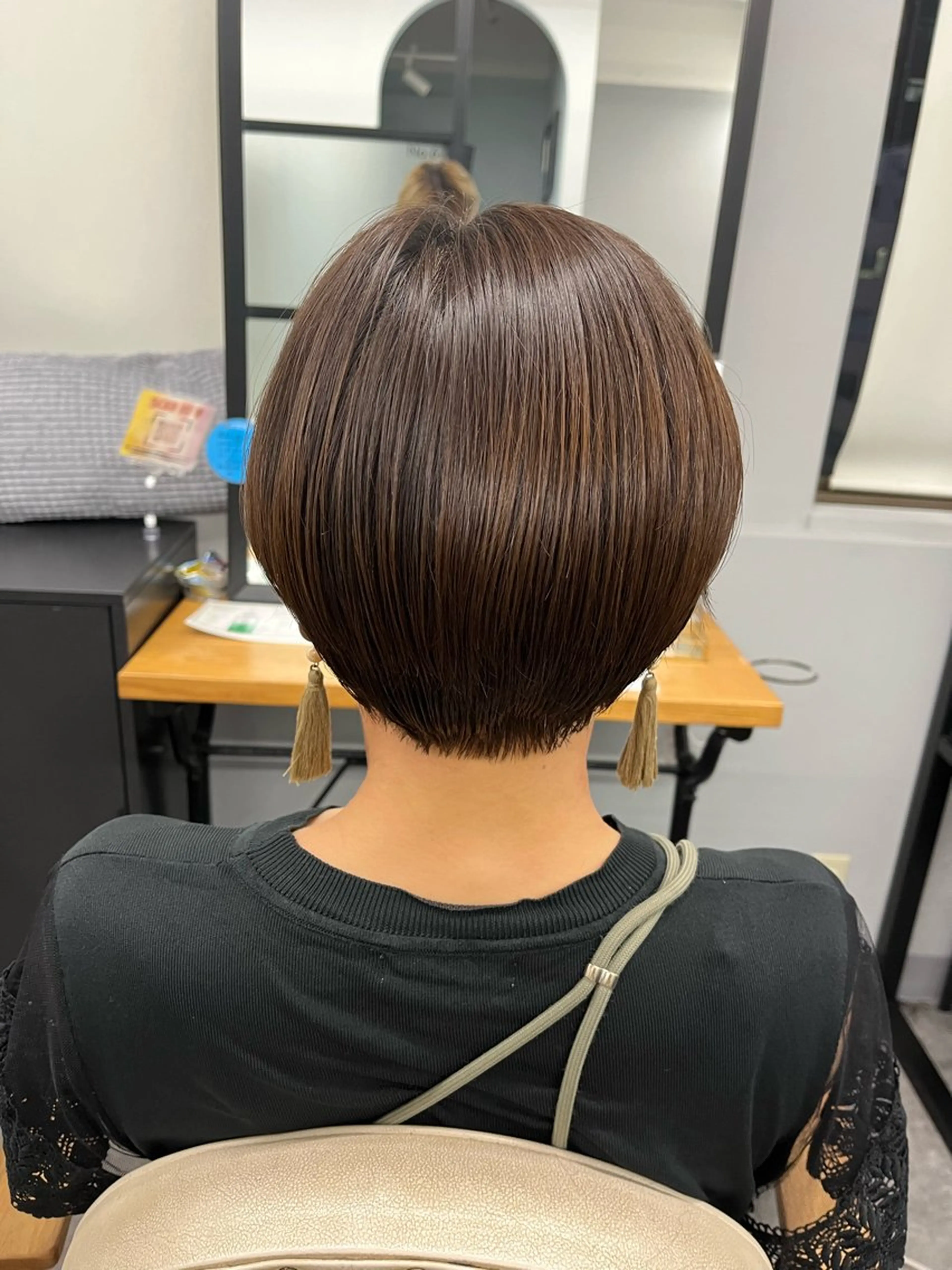 ショート カラー ヘアアレンジ 丸みショート バレイヤージュ ブリーチ 透明感カラー ダブルカラー カット トリートメント ヘッドスパ ヘアセット 二ヶ月綺麗が続くレ イヤー/星野六三四のヘアスタイル