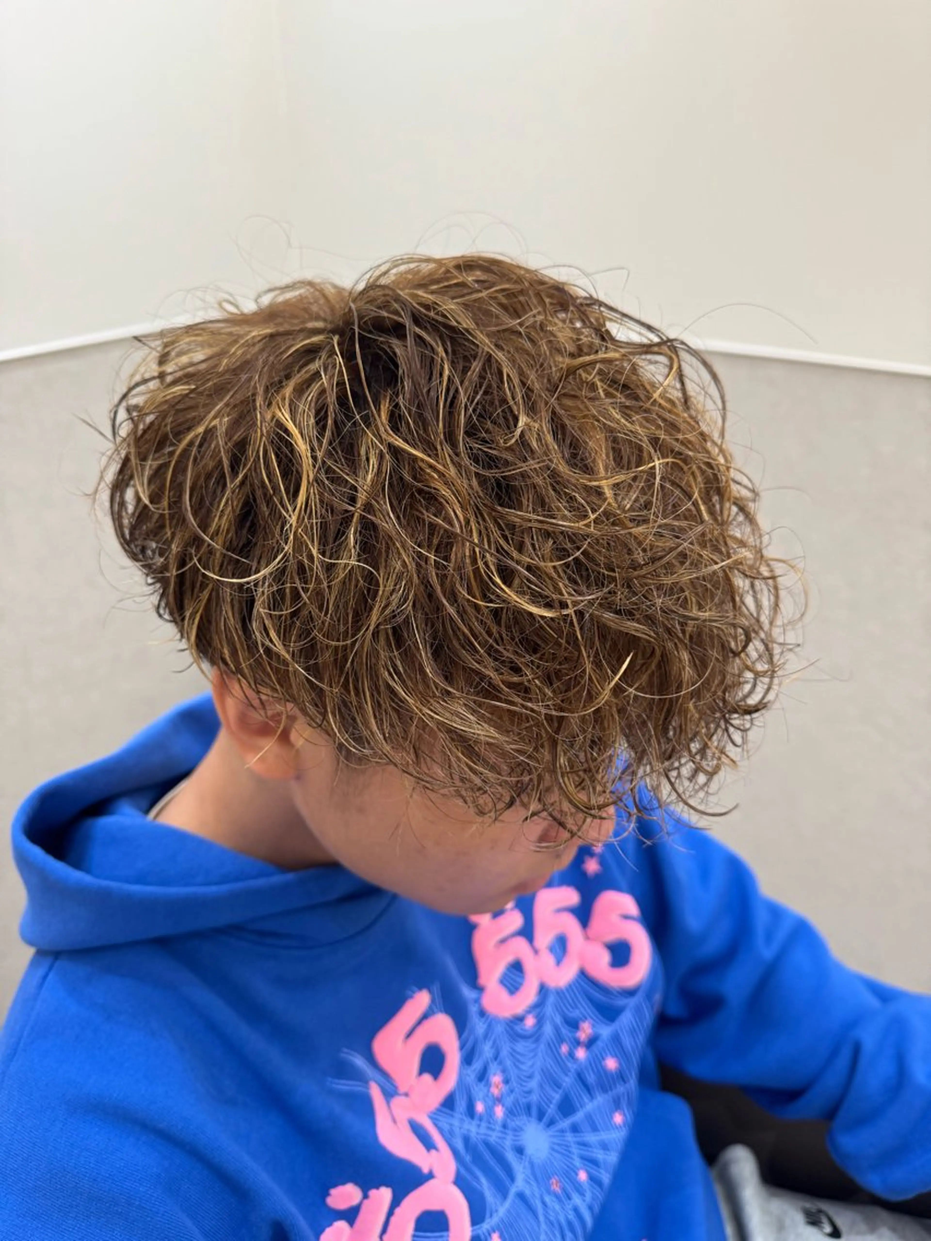 カラー パーマ メンズ メンズハイライト スペインカール ハイライトカラー カット ヘアカラー パーマ zina天王寺/ メンズ特化のヘアスタイル