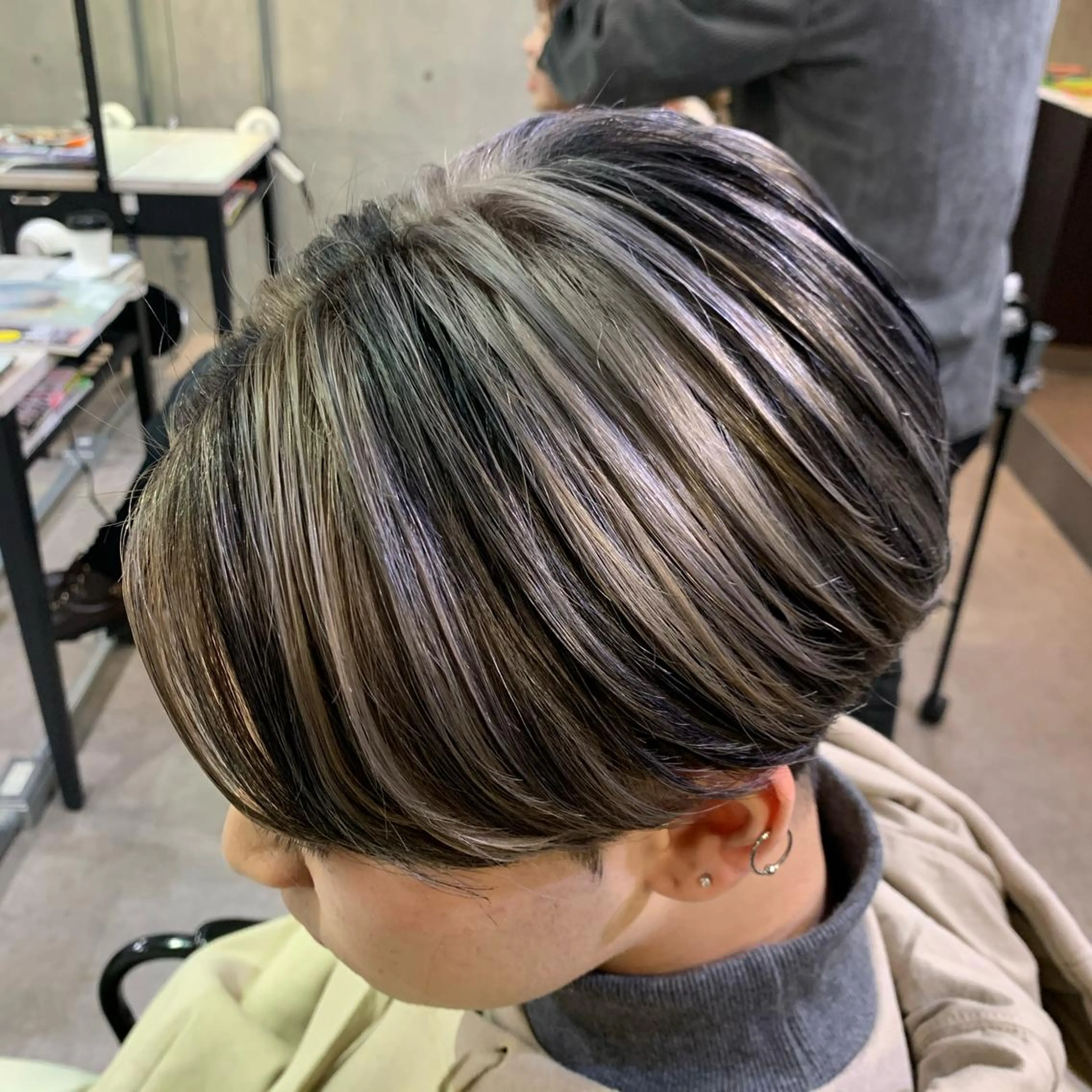 ショート カラー ヘアカラー 及川シゲル 髪質改善講師のヘアスタイル