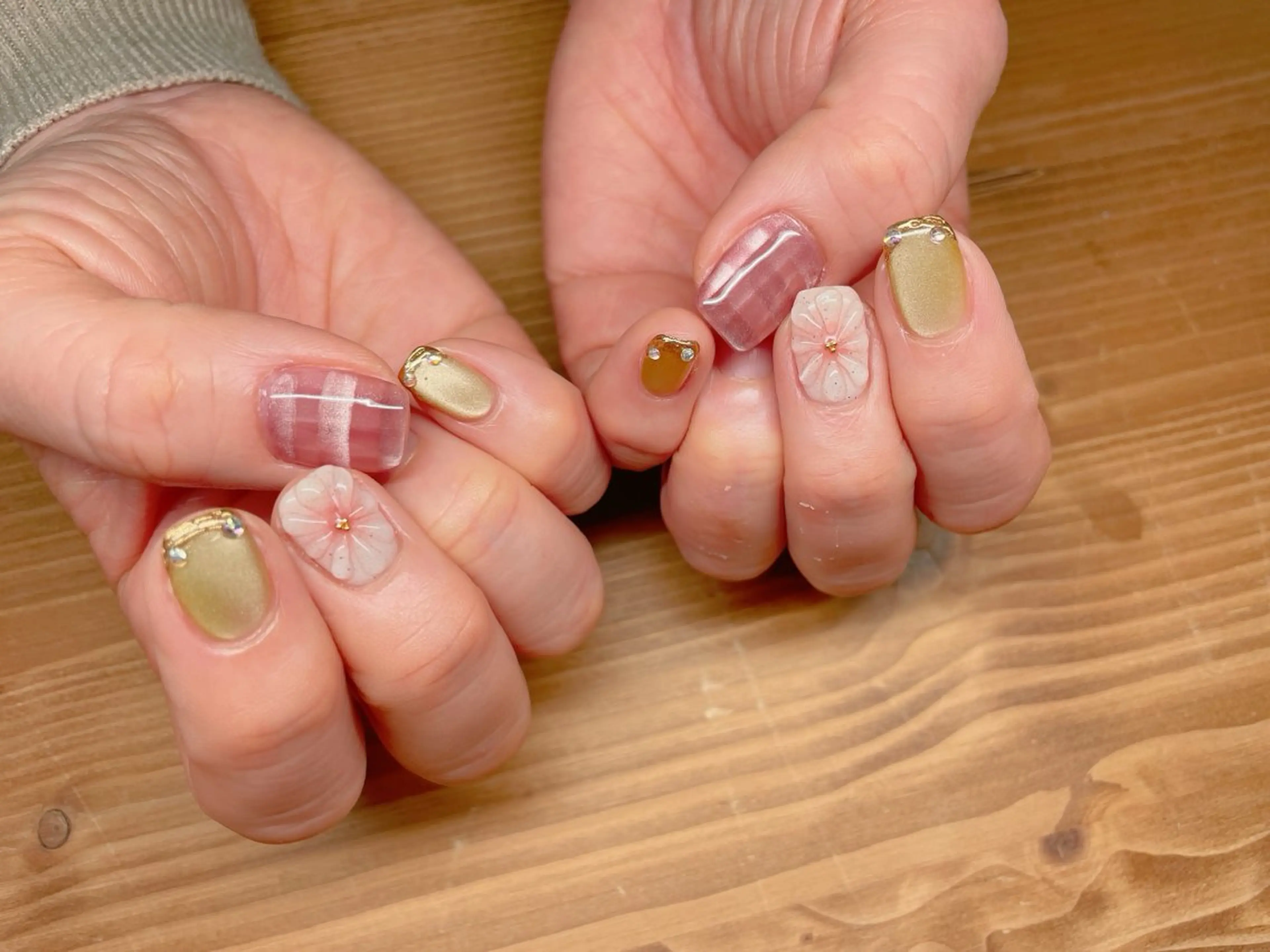 ネイル オーロラネイル 桜ネイル フラッシュネイル フラワーネイル ジェルネイル nailroom OHANA🌴のネイルデザイン