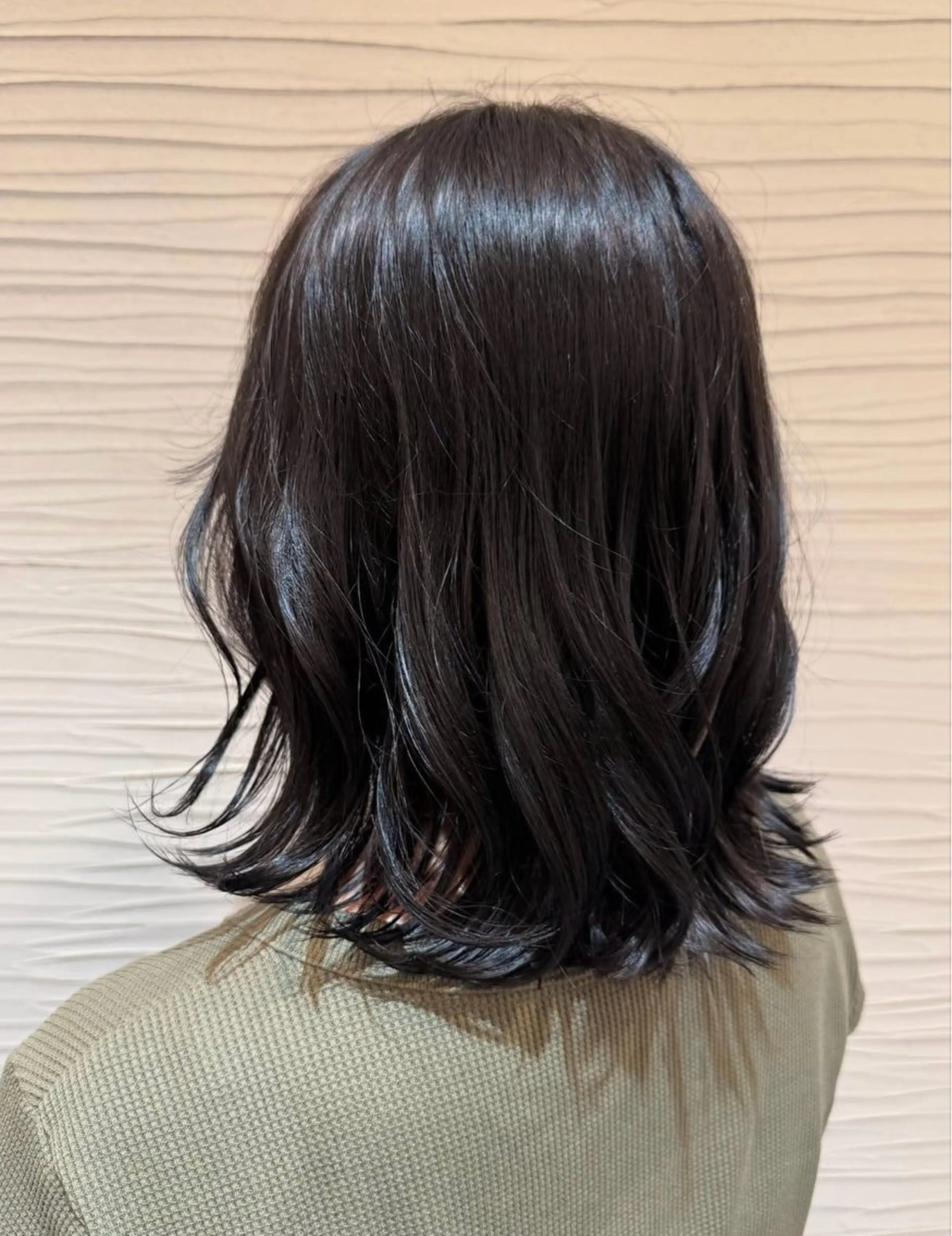 ミディアム カラー ブラウンカラー 透明感カラー ダークシルバー シルバー Rui 【aries岩切】のヘアスタイル