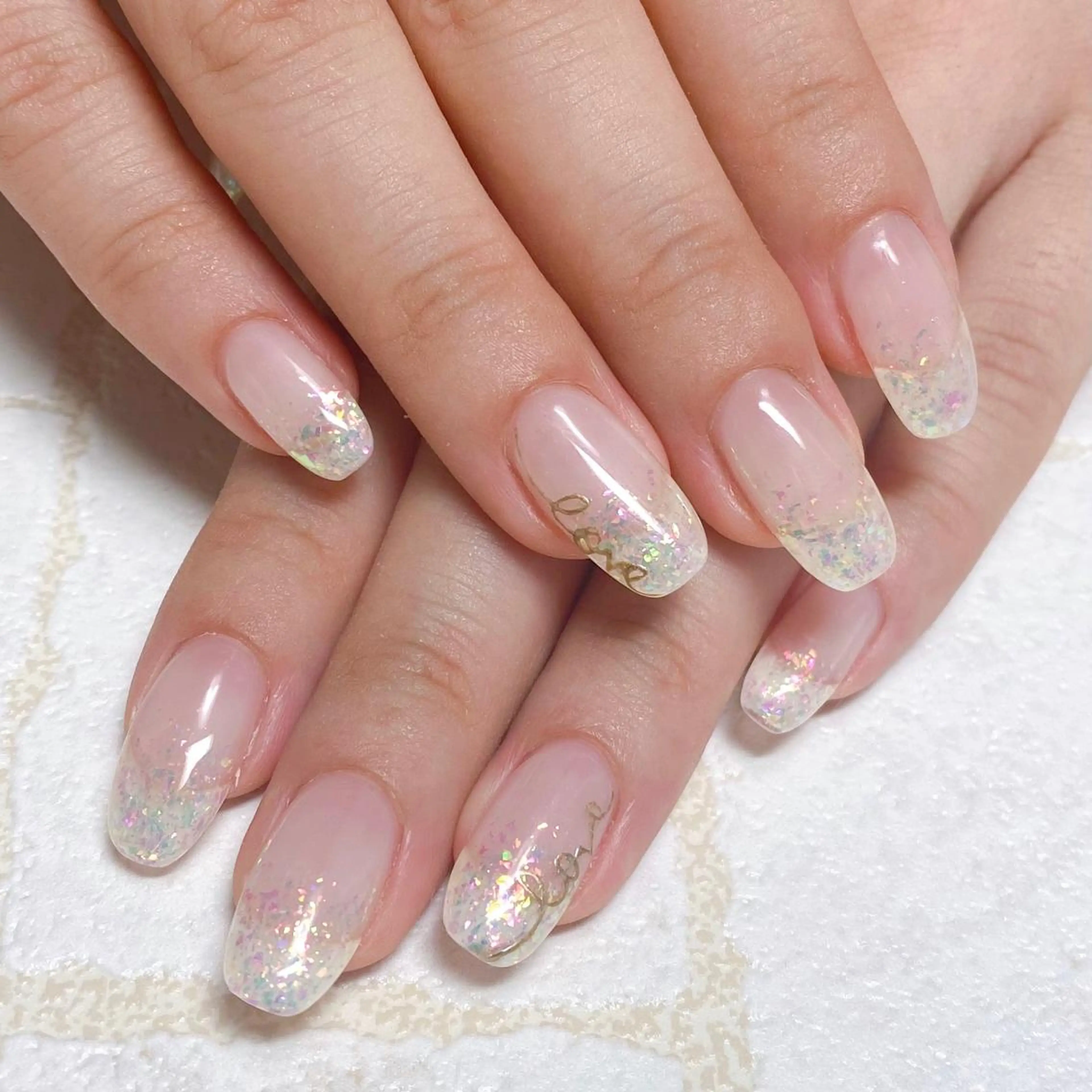 ネイル アートネイル オーロラネイル ジェルネイル ゴールド グラデーション ハンドネイル ネイルサロン アティロン所属・ネイルサロン アティロンのネイルデザイン