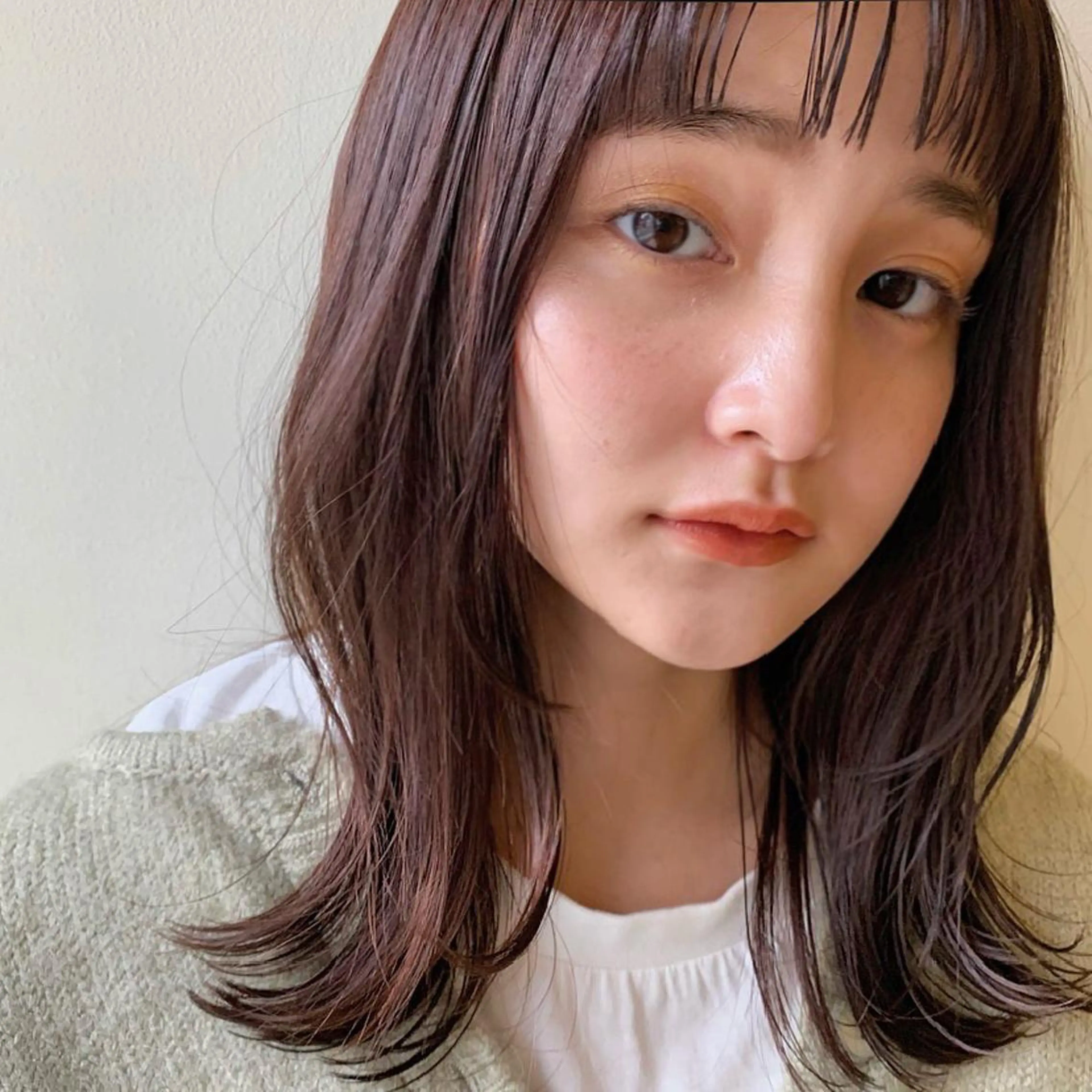 ミディアム カラー ぱつっとボブ/ 小野あかねのヘアスタイル