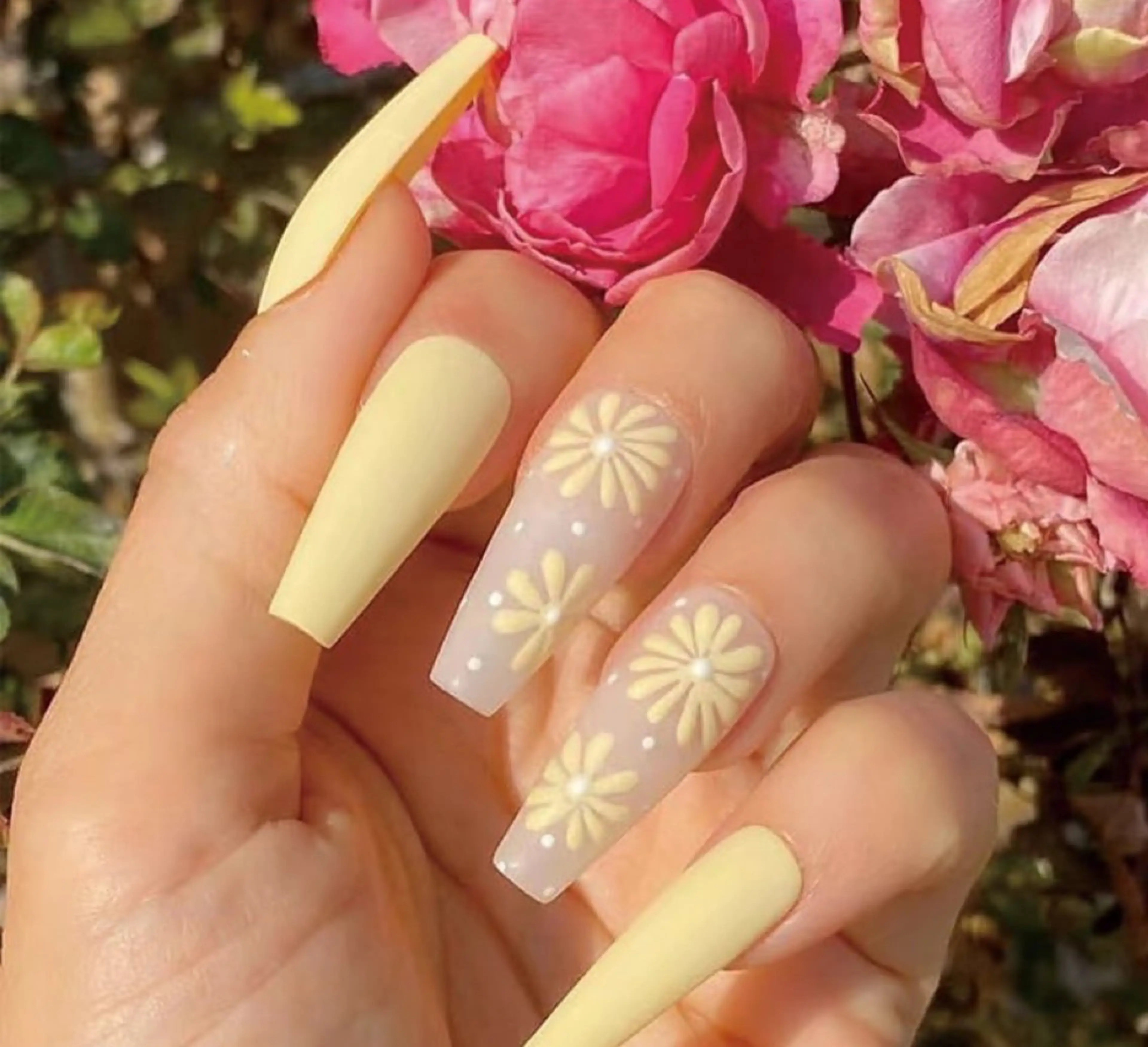 ネイル ハンドネイル MoonNail ユリ🌸のネイルデザイン