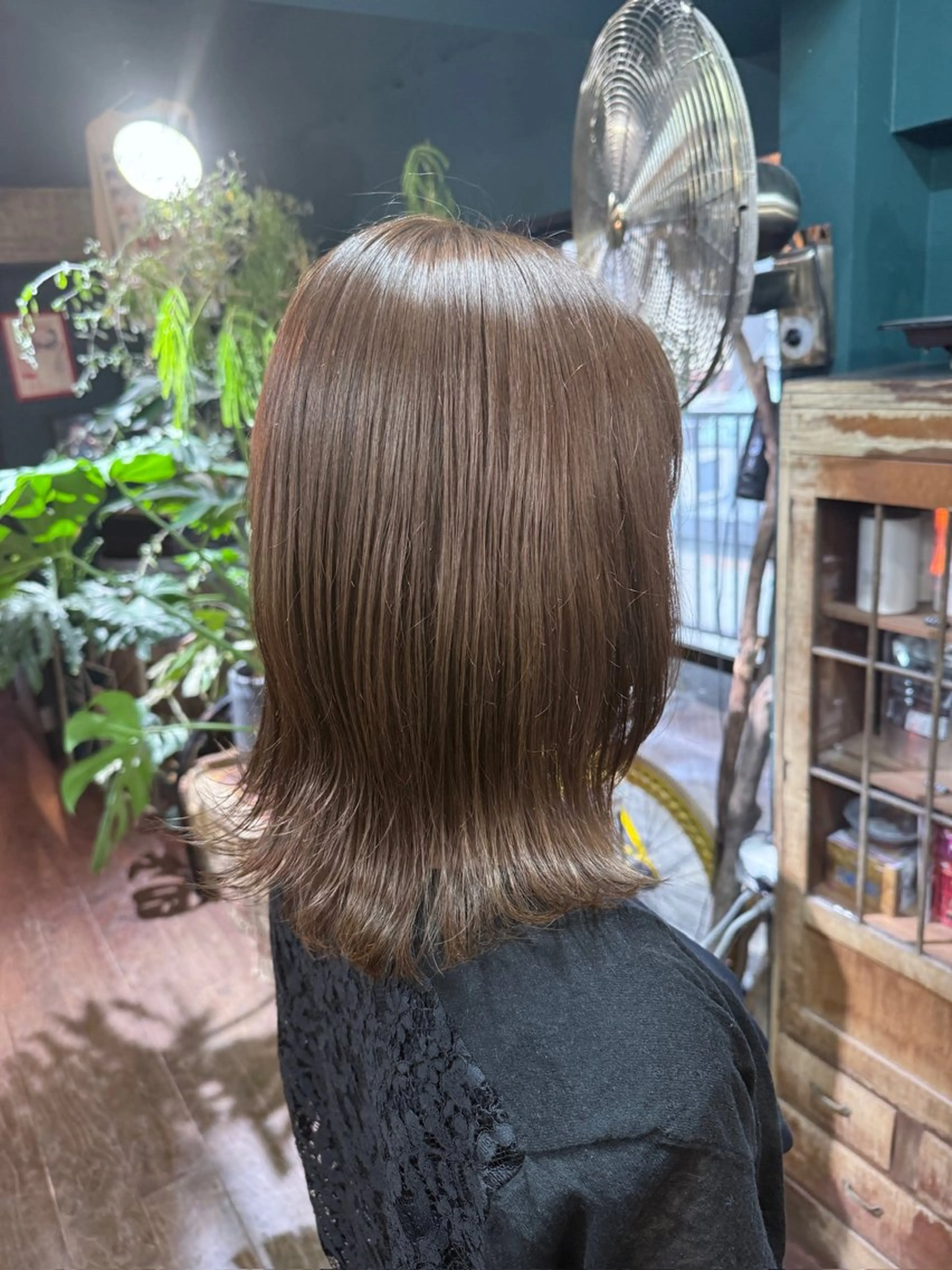 ミディアム カラー 仲村 真里奈のヘアスタイル
