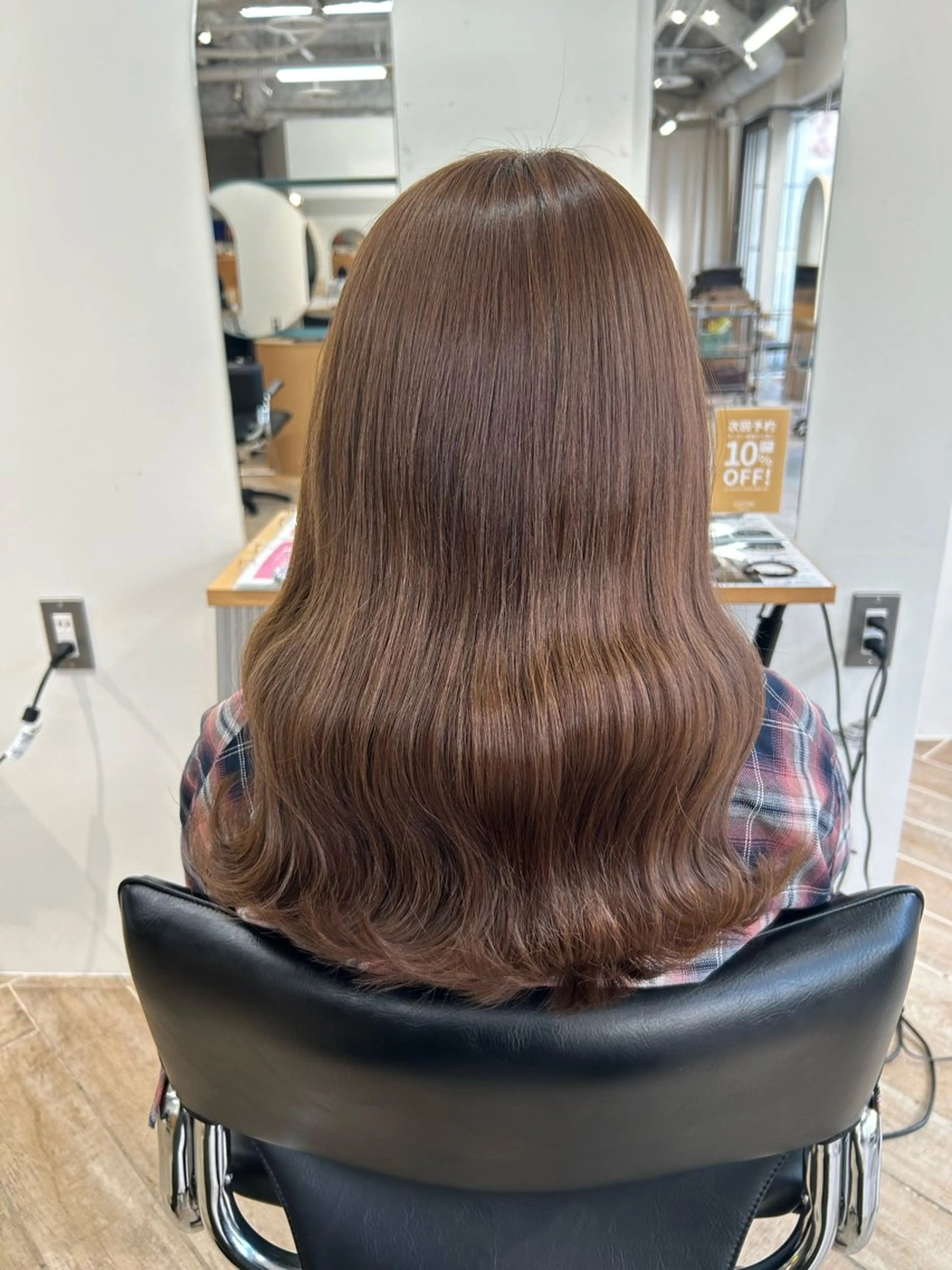 ミディアム カラー ヘアカラー ベージュ/ダブルカラ ー/新潟駅/青柳萌果のヘアスタイル