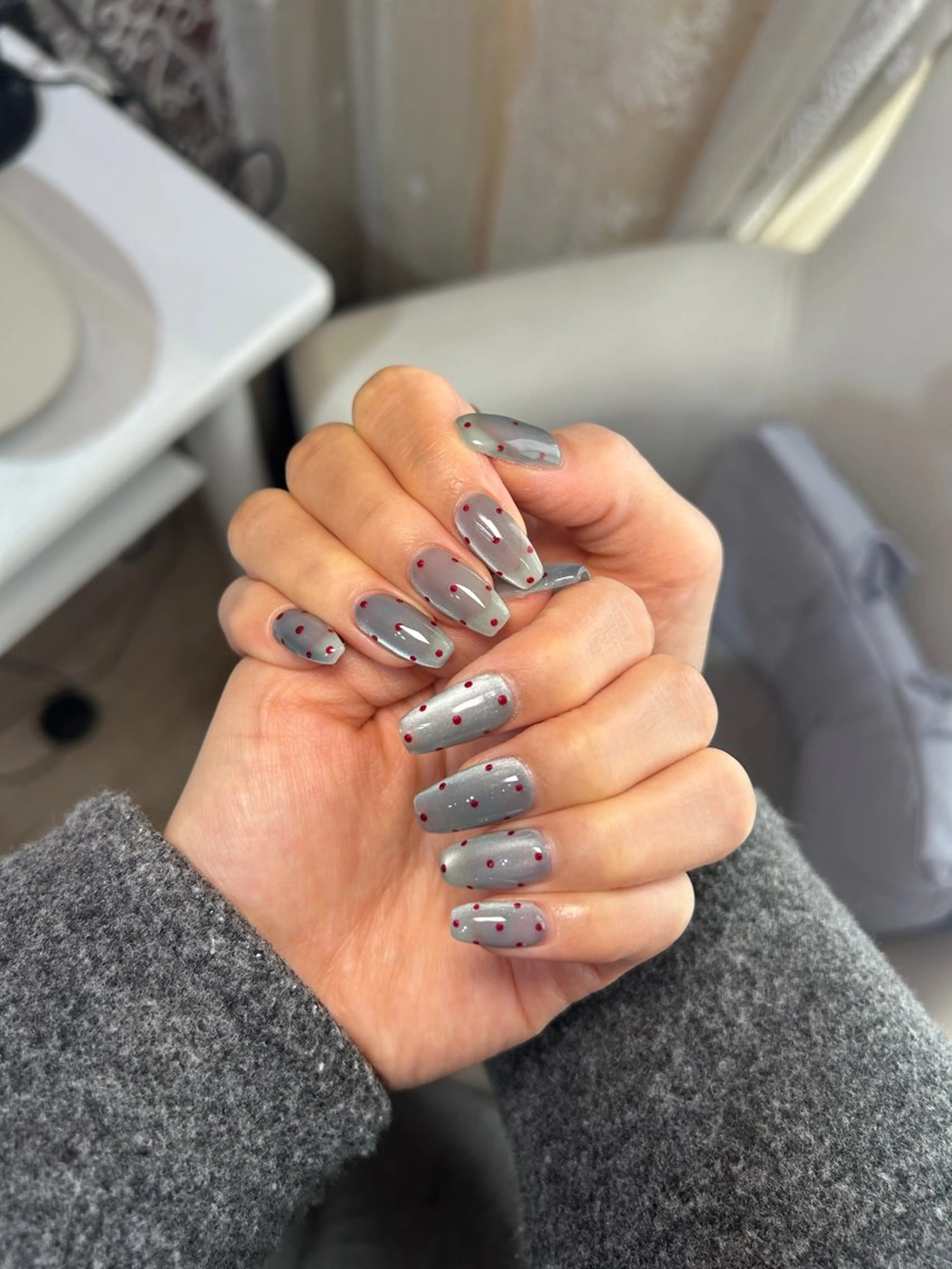 チップ長さだし(マグネットワンカラー+ドットデザイン)の写真