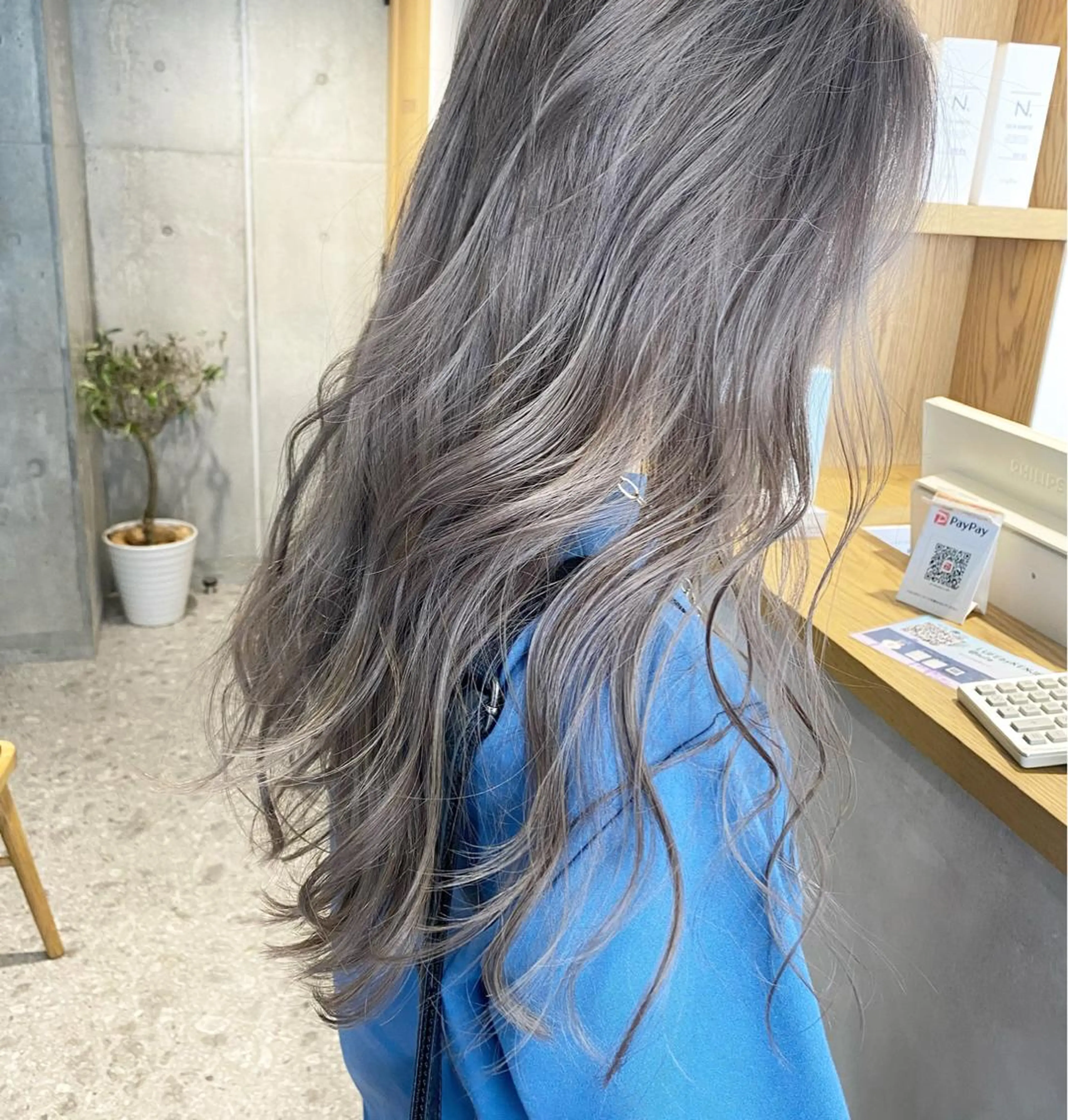 ロング カラー ダークシルバー シルバー その他 ブリーチカラーレイヤ ーカット🦋annaのヘアスタイル