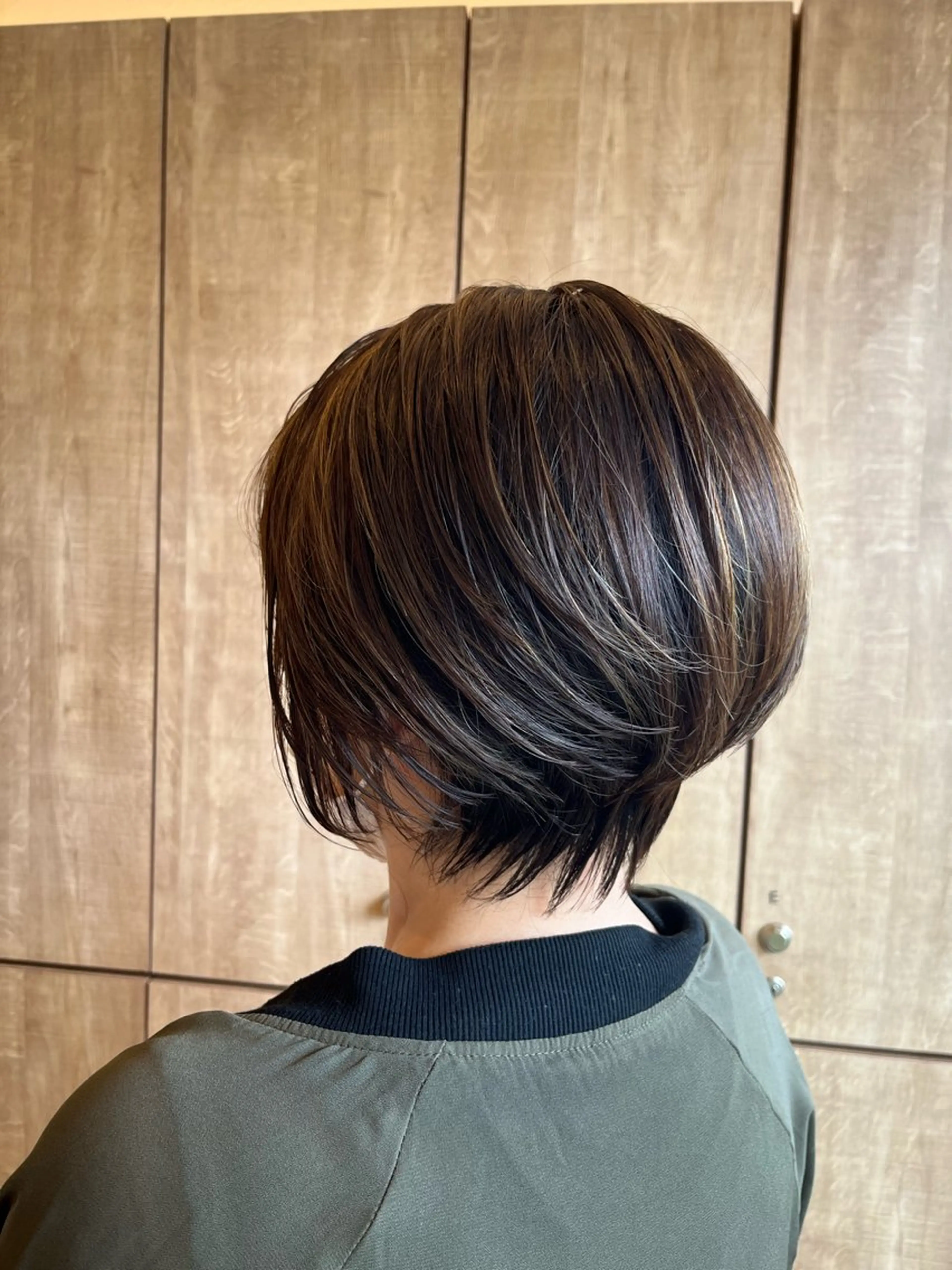 ショート カラー ハイライトカラー くびれヘア ハイライト 髪質改善 ショートヘア RAPTURE 宝地店のヘアスタイル