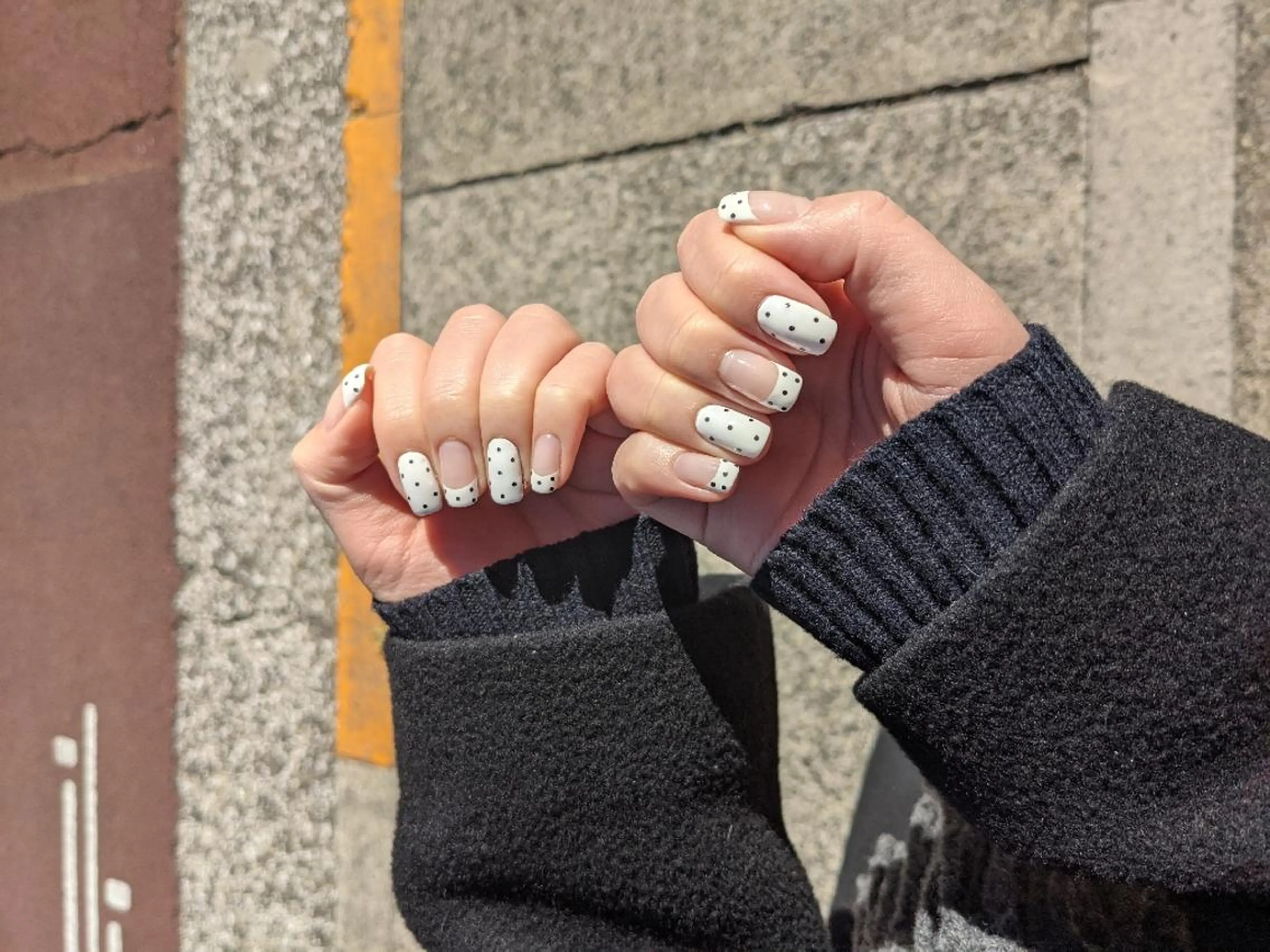 ネイル ドット ホワイト ハンドネイル shimizu yuuのネイルデザイン