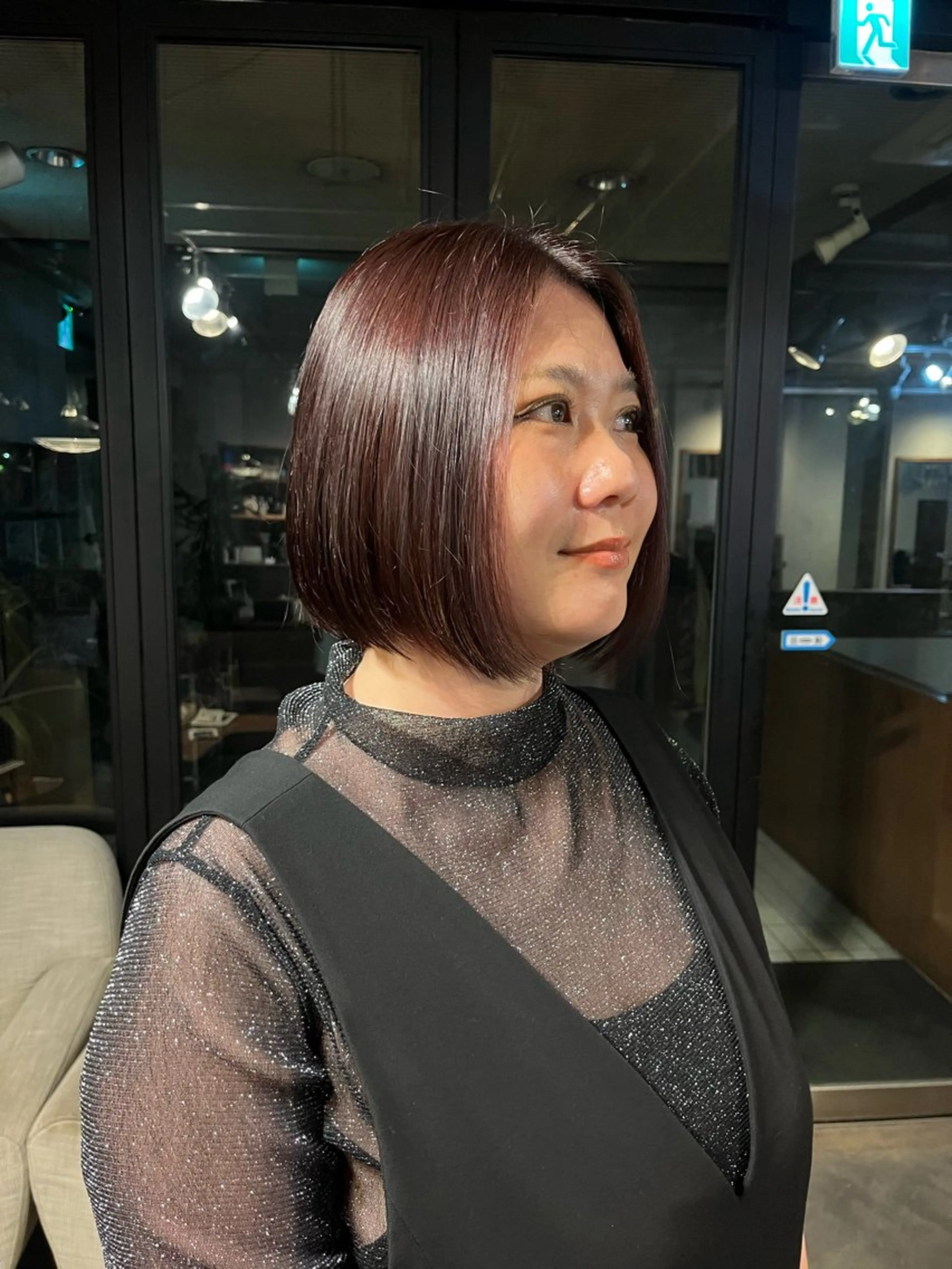 ミディアム カラー 黒髪 ブリーチ ダブルカラー イルミナカラー ブリーチなしカラー ヘアカラー 三上 琳のヘアスタイル