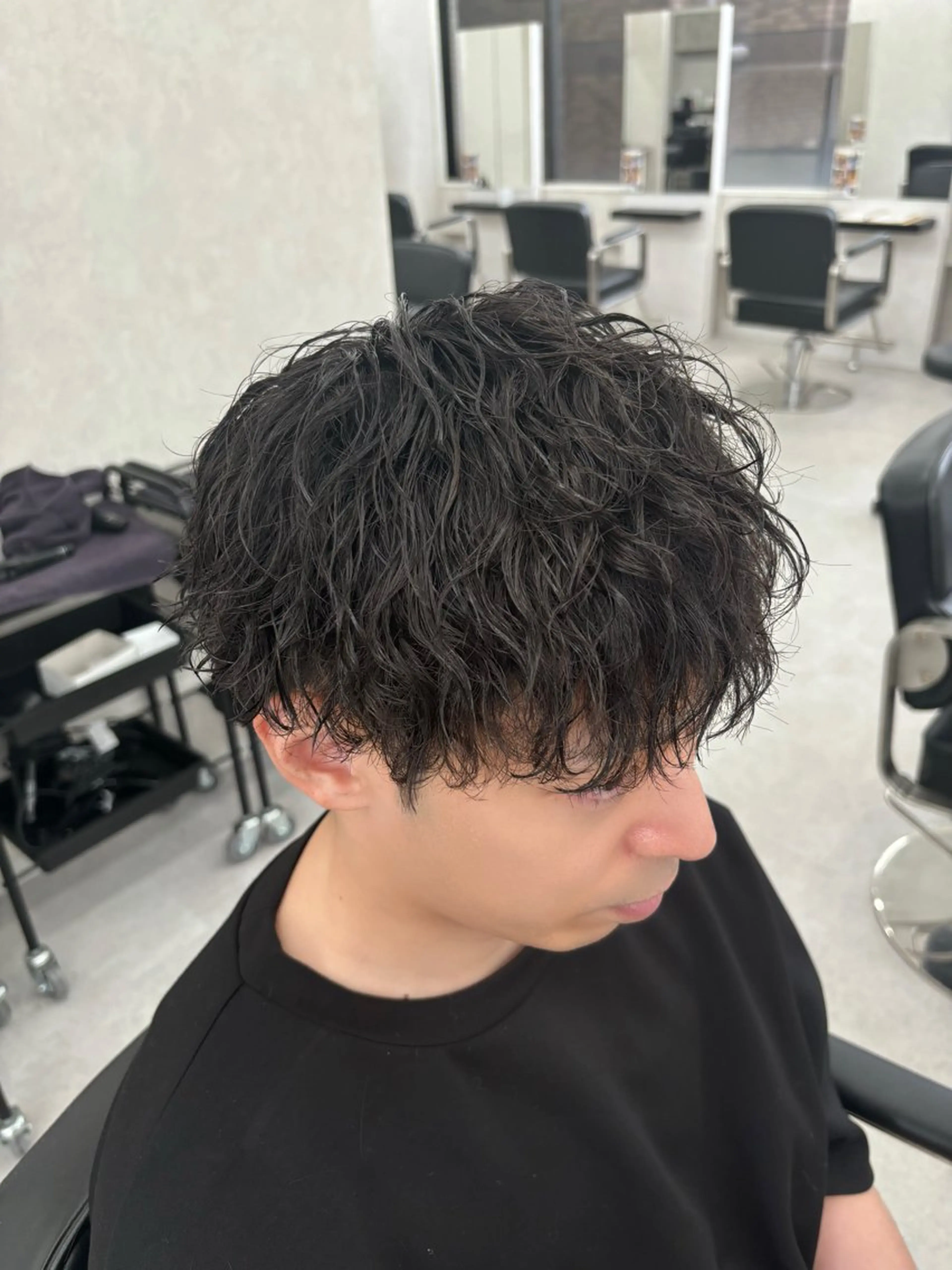 ショート パーマ メンズ マッシュ メンズパーマ ツイストスパイラルパーマ かきあげバング スパイラルパーマ カット パーマ ✨️センターパート/ 曲がる縮毛矯正✨️のヘアスタイル