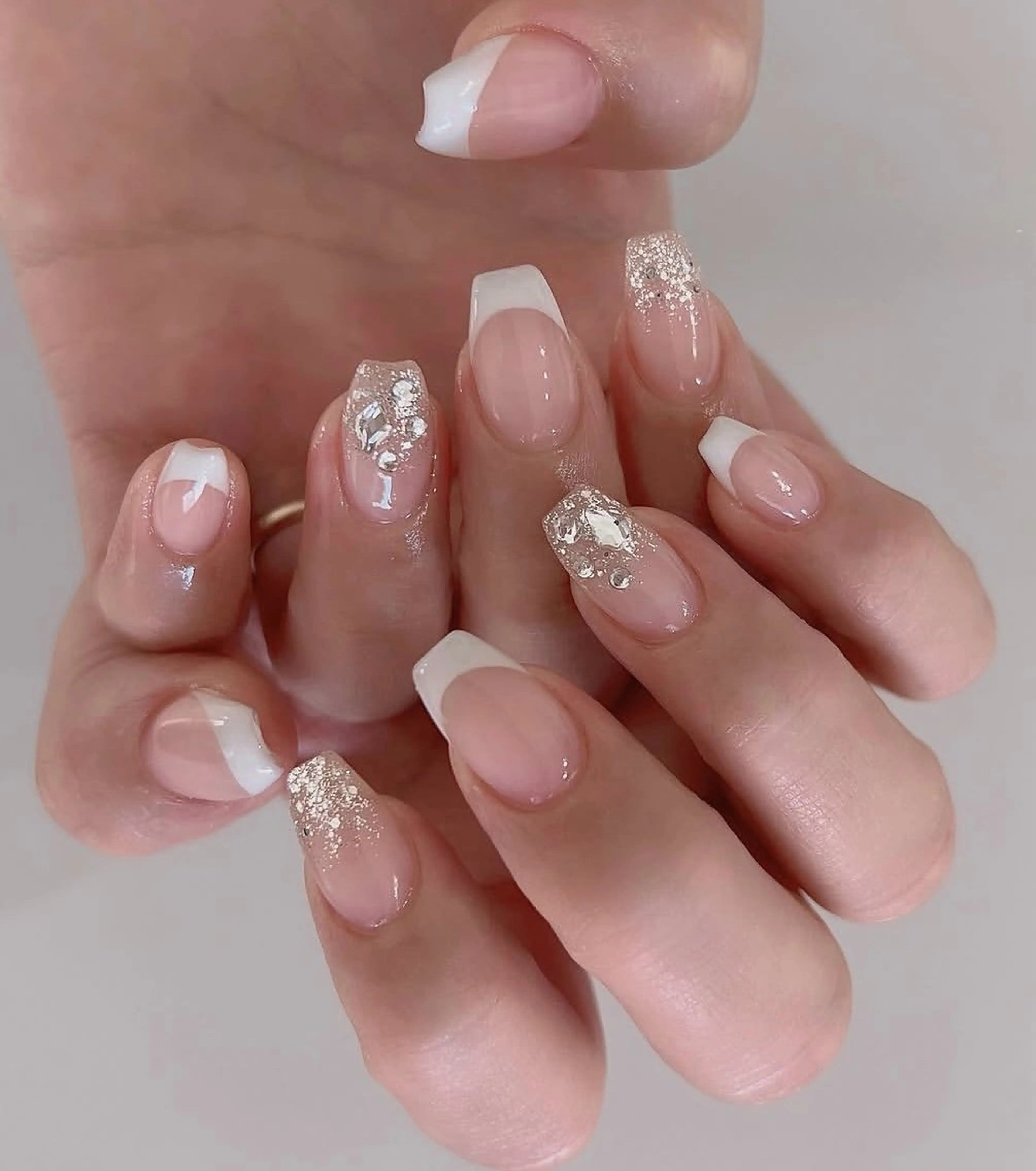 ネイル フレンチネイル ジェルネイル ガラスフレンチ キラキラネイル ロングネイル ハンドネイル Queeens nailのネイルデザイン