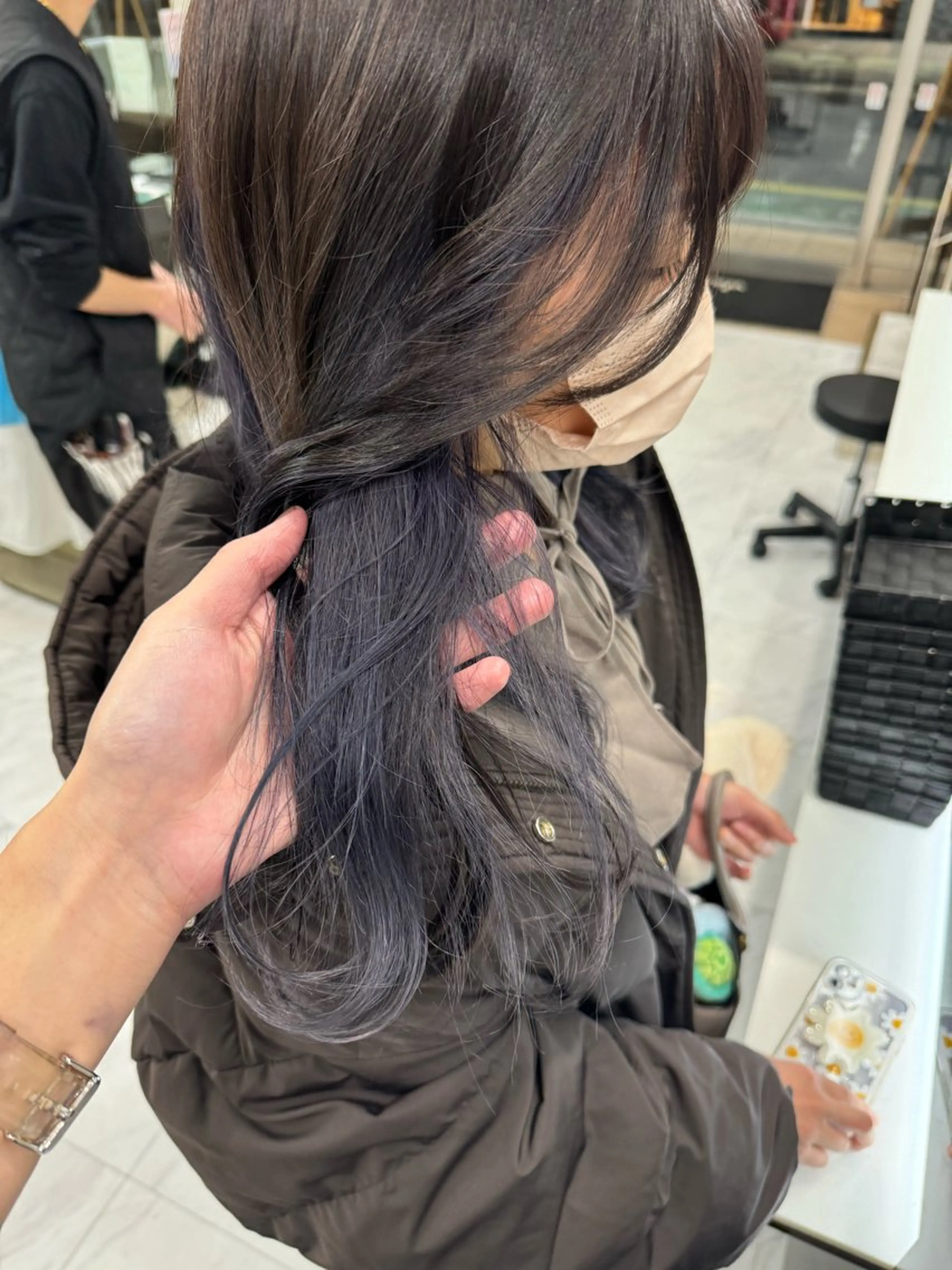 ロング カラー ヘアアレンジ 切りっぱなしボブ ミストバング ブリーチ ブルーカラー ブルーラベンダー カット ヘアカラー トリートメント Zina 大宮所属・目黒 碧人のヘアスタイル