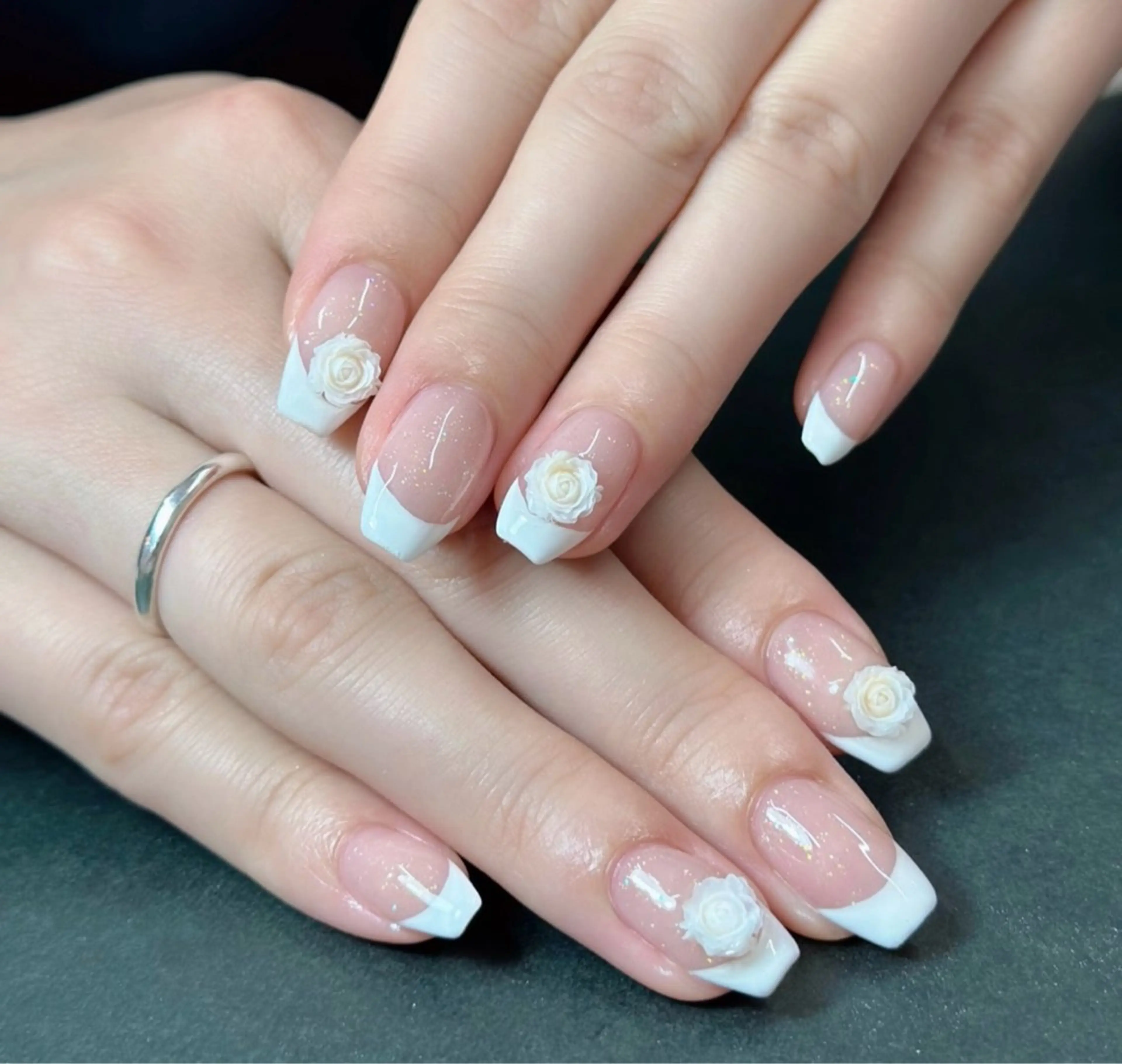 ネイル オーロラネイル ブルー チークネイル フットネイル フレンチネイル ハンドネイル AMI 新大久保のネイルデザイン