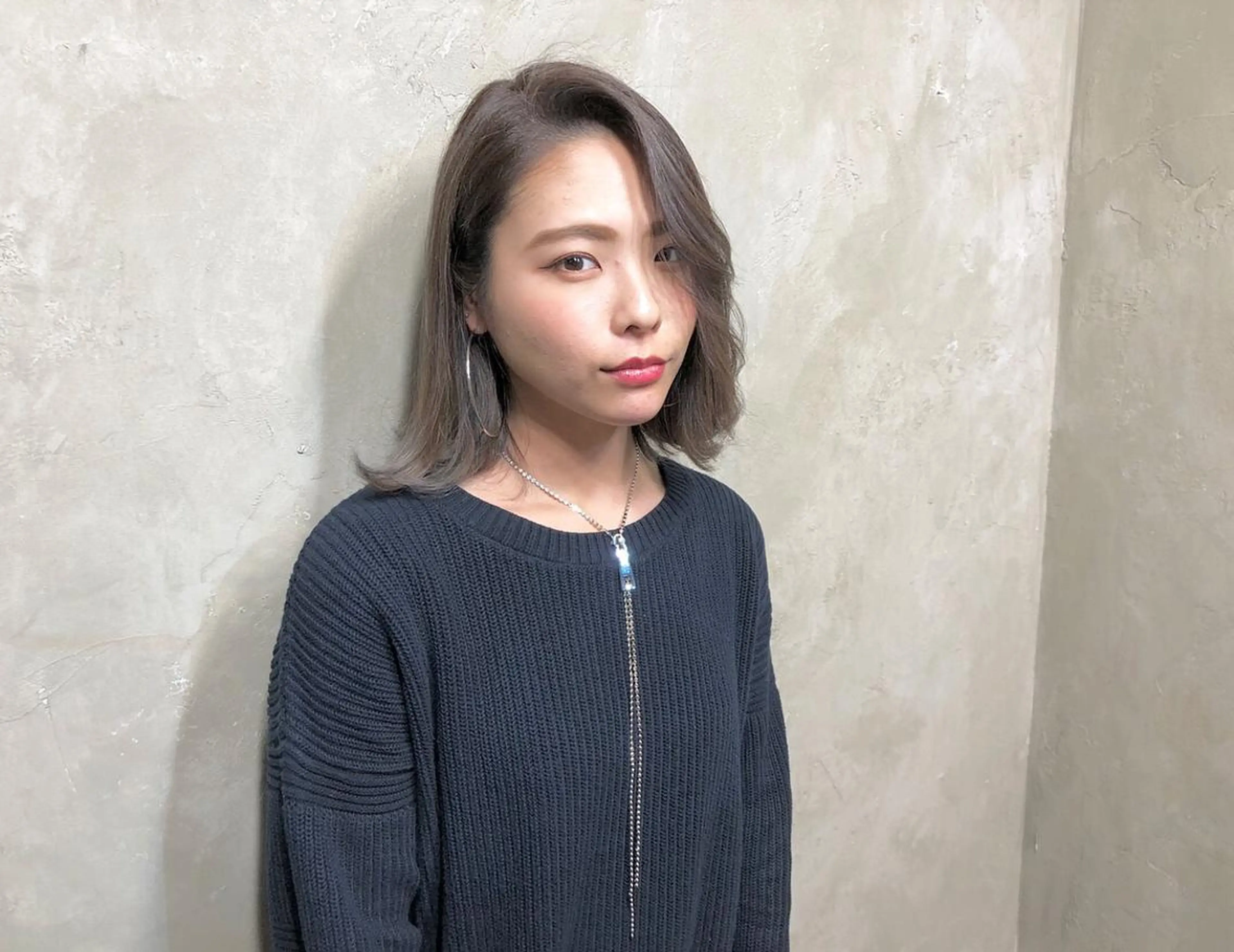 ショート カラー ブリーチ ケアブリーチ グレージュ シルバー シルバーグレージュ ヘアカラー 露木 啓介のヘアスタイル