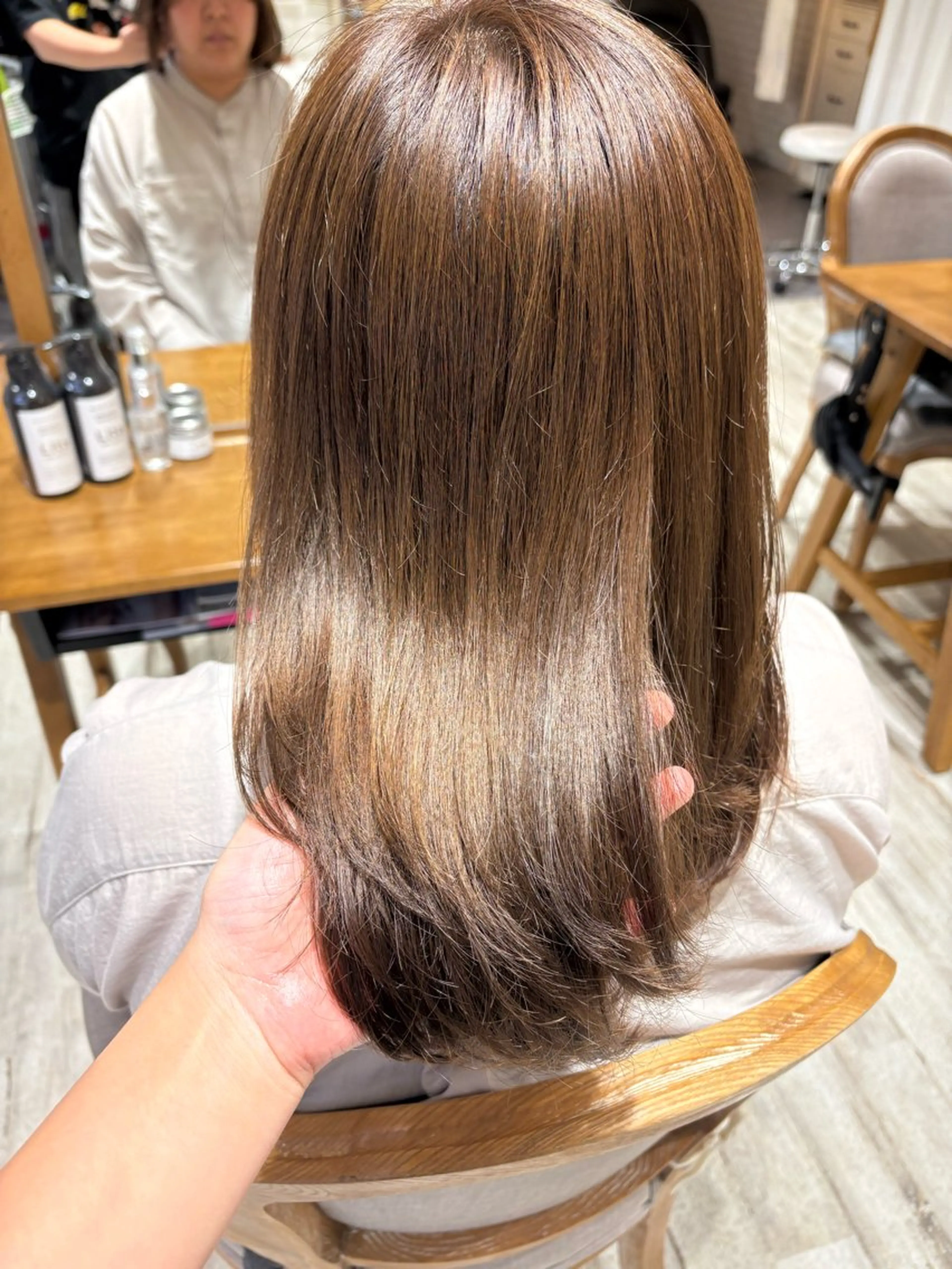 ミディアム ミディアムレイヤー レイヤーカット カット 透明感/韓国風 HIRARIのヘアスタイル