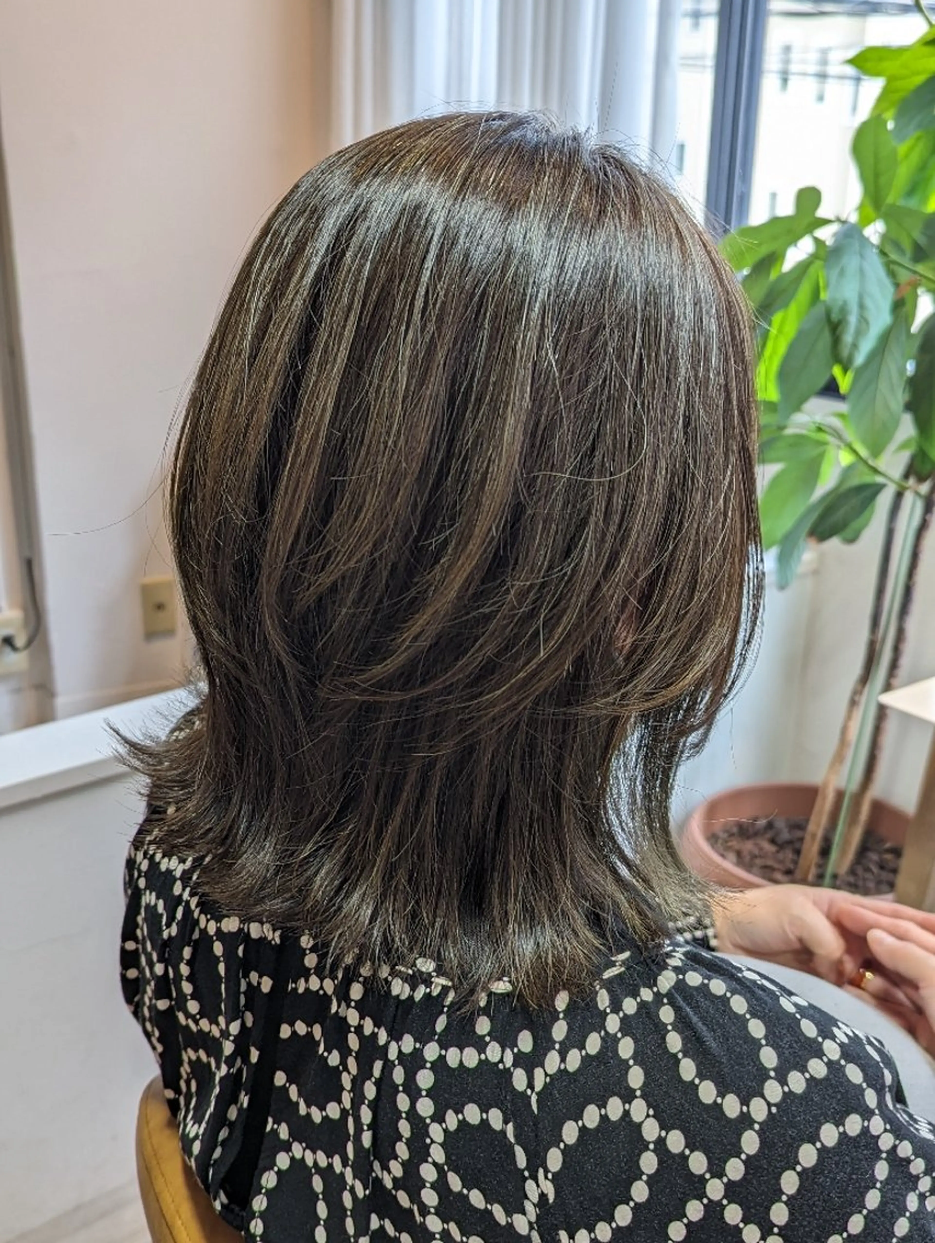 ミディアム くびれヘア くびれレイヤー レイヤーカット newi 天王寺　 masakoのヘアスタイル