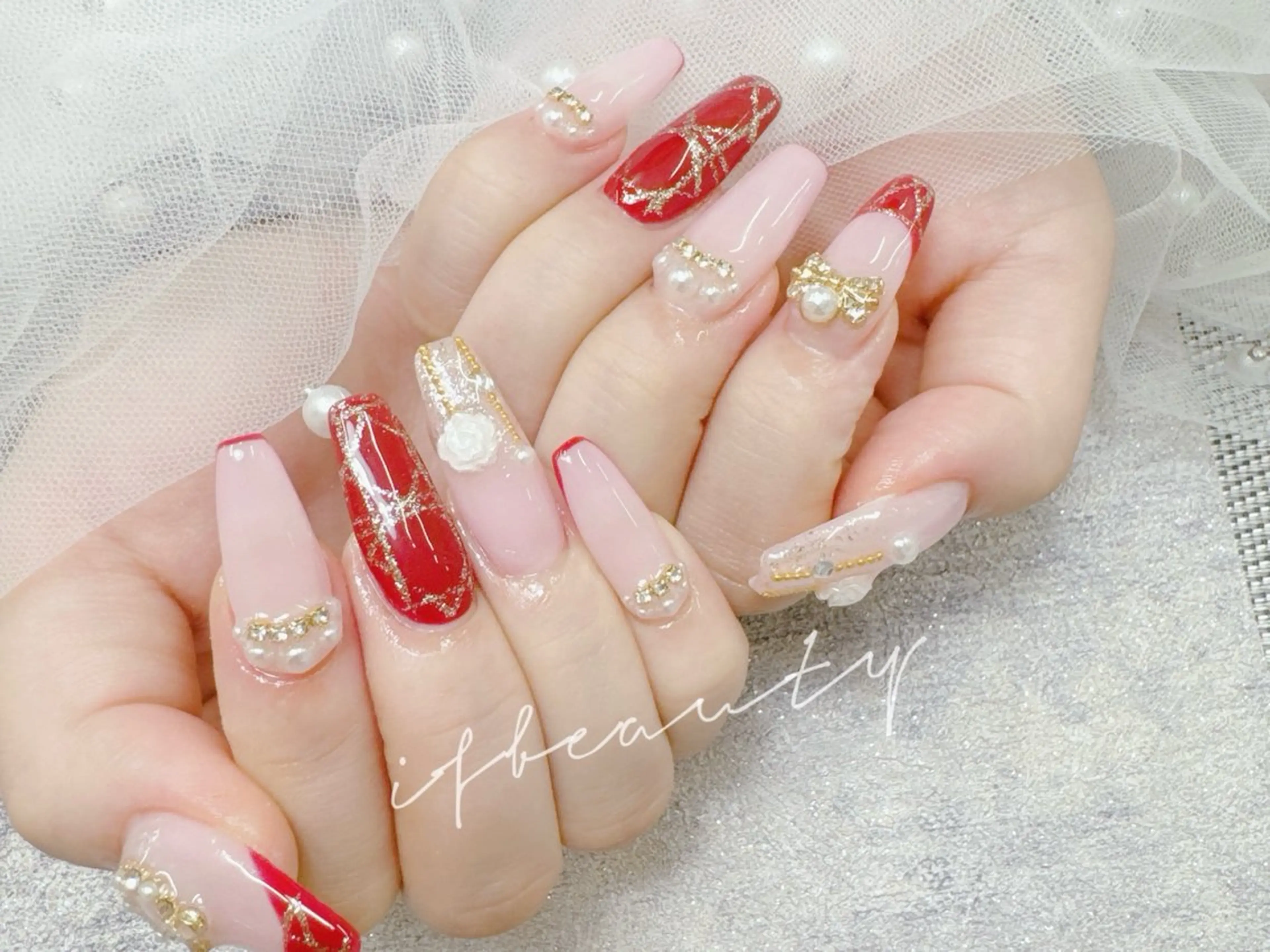 ネイル フレンチネイル 赤色 ネイルチップ 冬ネイル クリスマス ハンドネイル 💓mi.o Nail御徒町店のネイルデザイン
