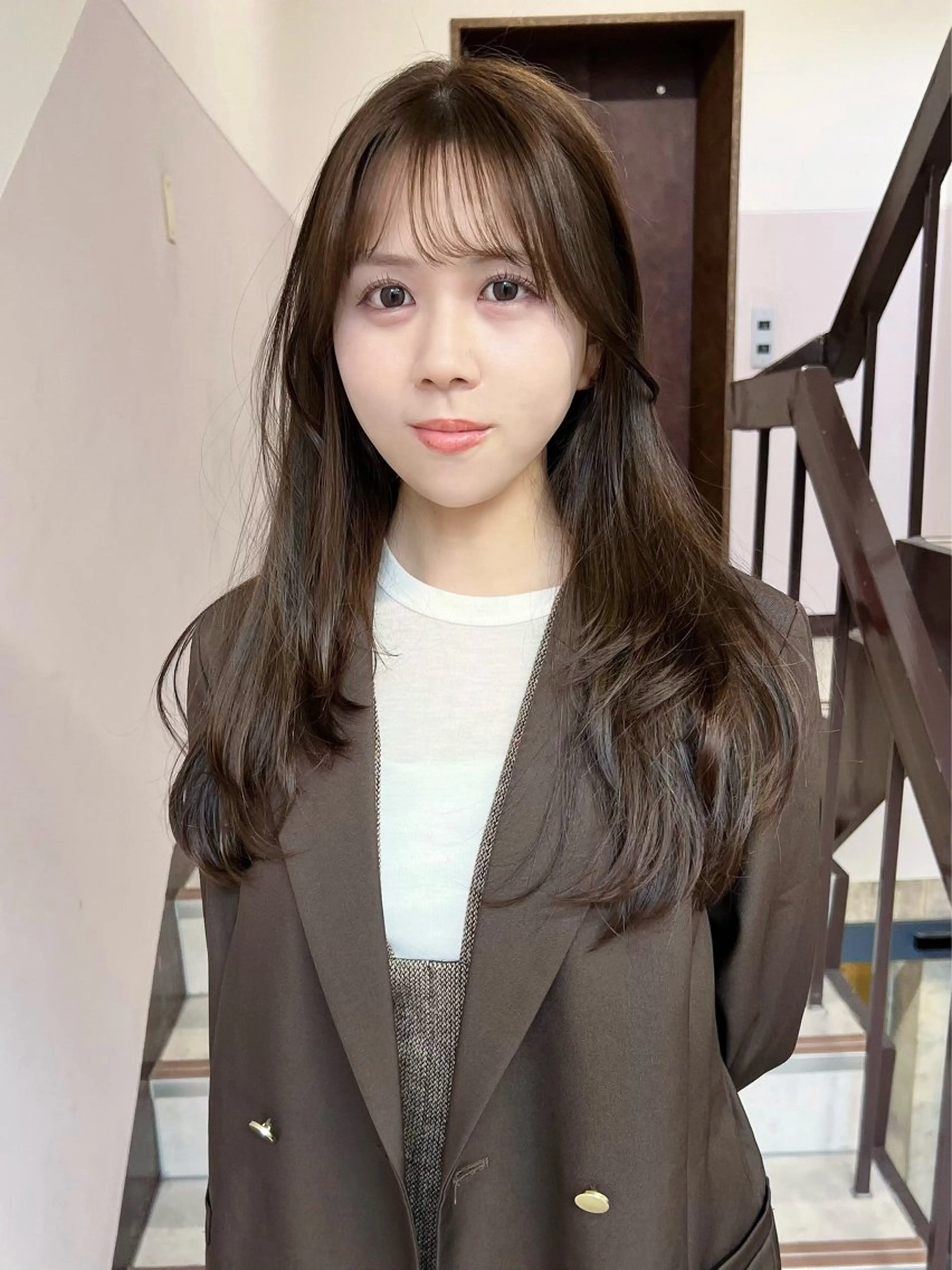 ロング カラー ロングレイヤー ベージュカラー オリーブベージュ レイヤーカット ロング カット ヘアカラー トリートメント 樫原裕二/レイヤー カット/透明感カラーのヘアスタイル